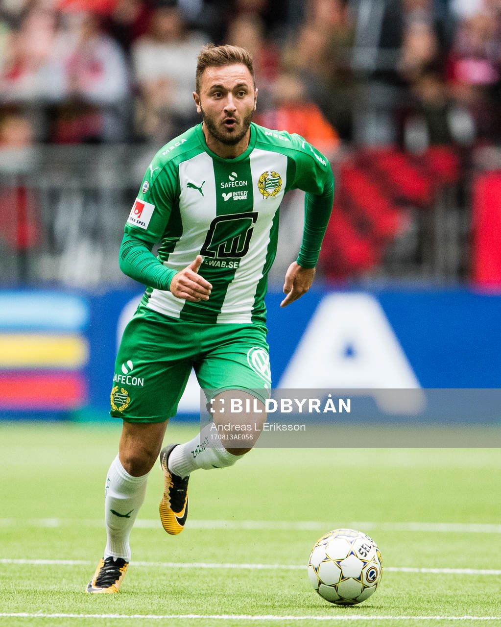 Hammarbys Muamer Tankovic med bollen