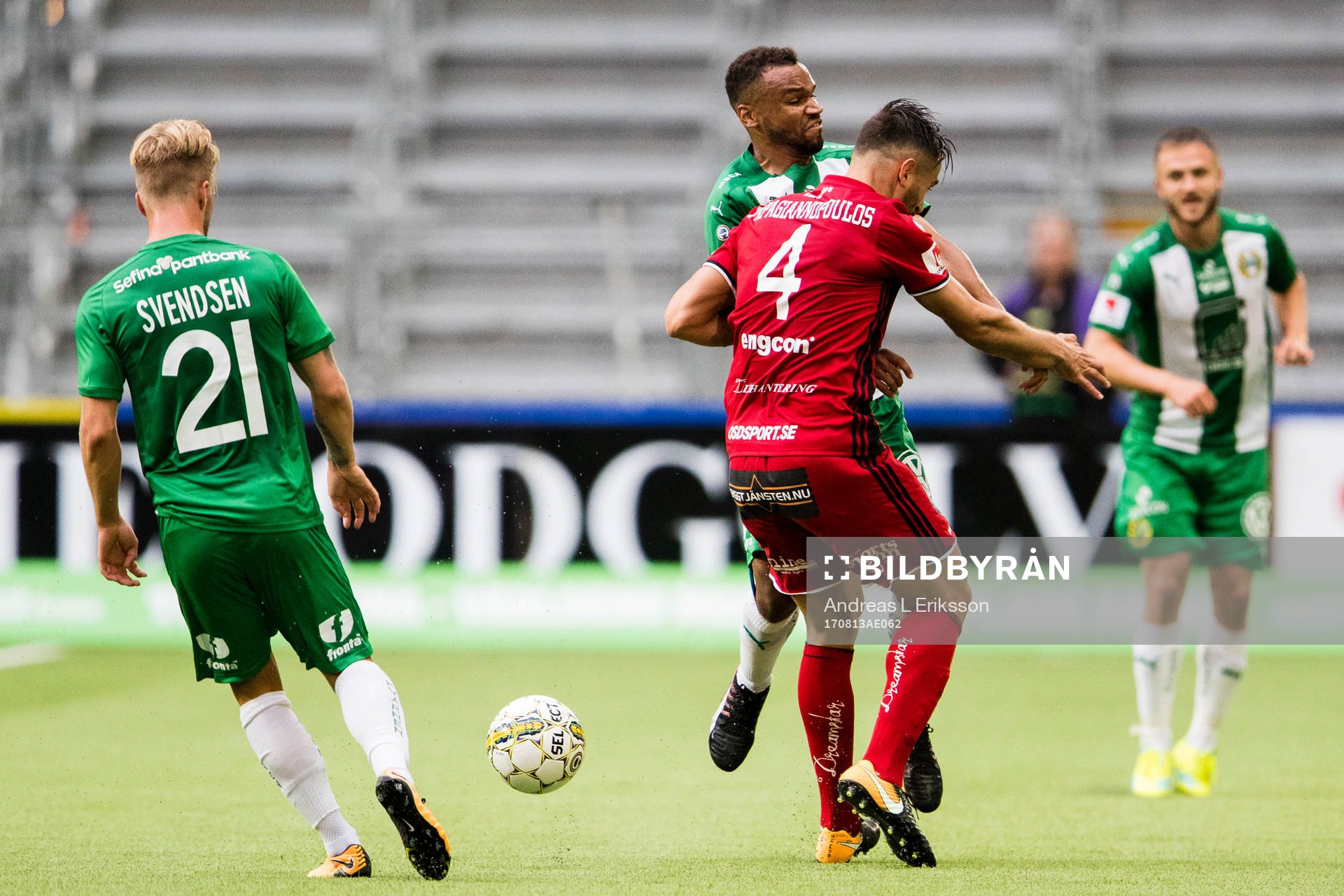 Hammarbys Serge-Junior Martinsson Ngouali i kamp om bollen