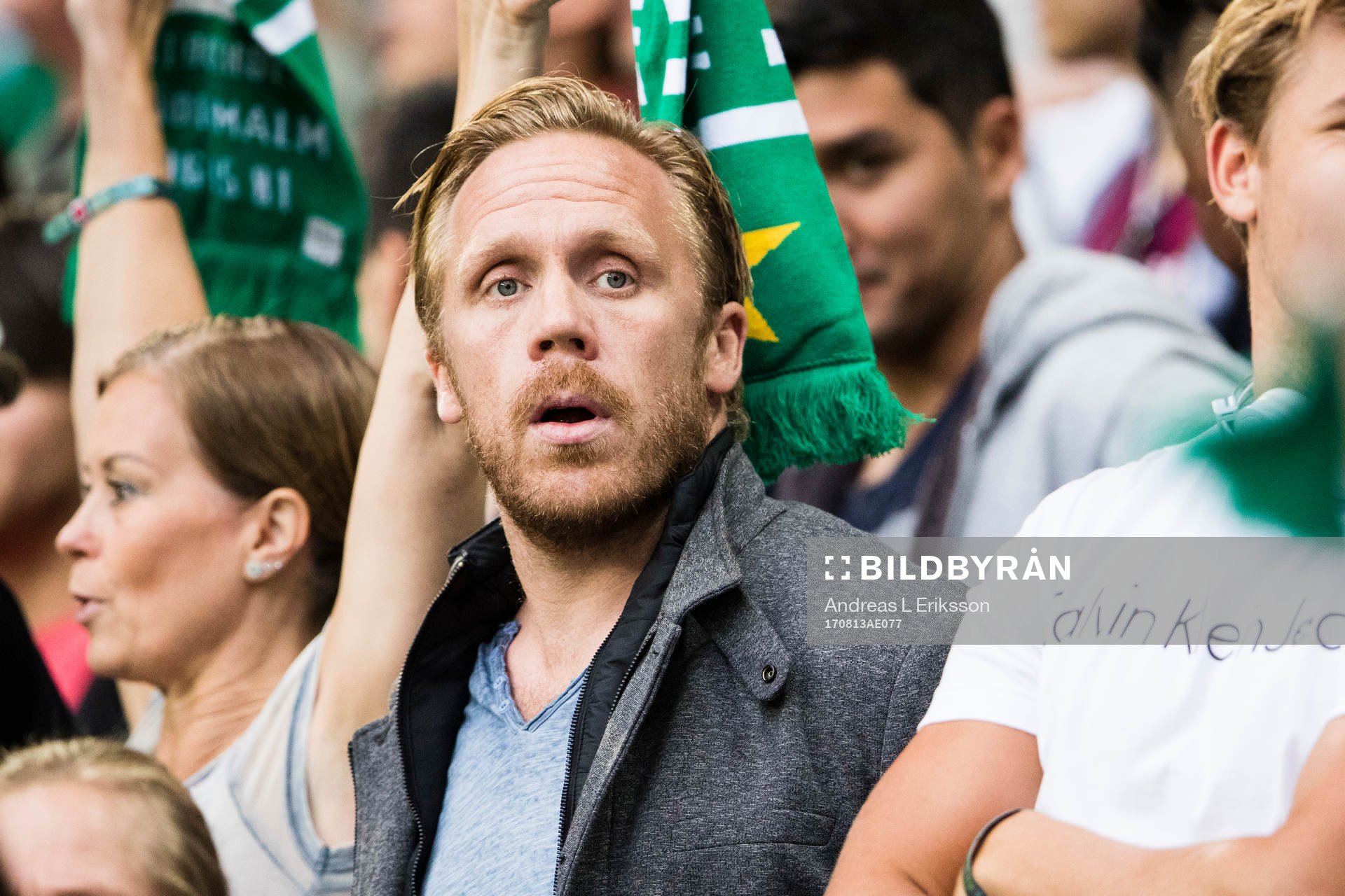 Hammarby Handbolls tränare Kalle Matsson på läktaren