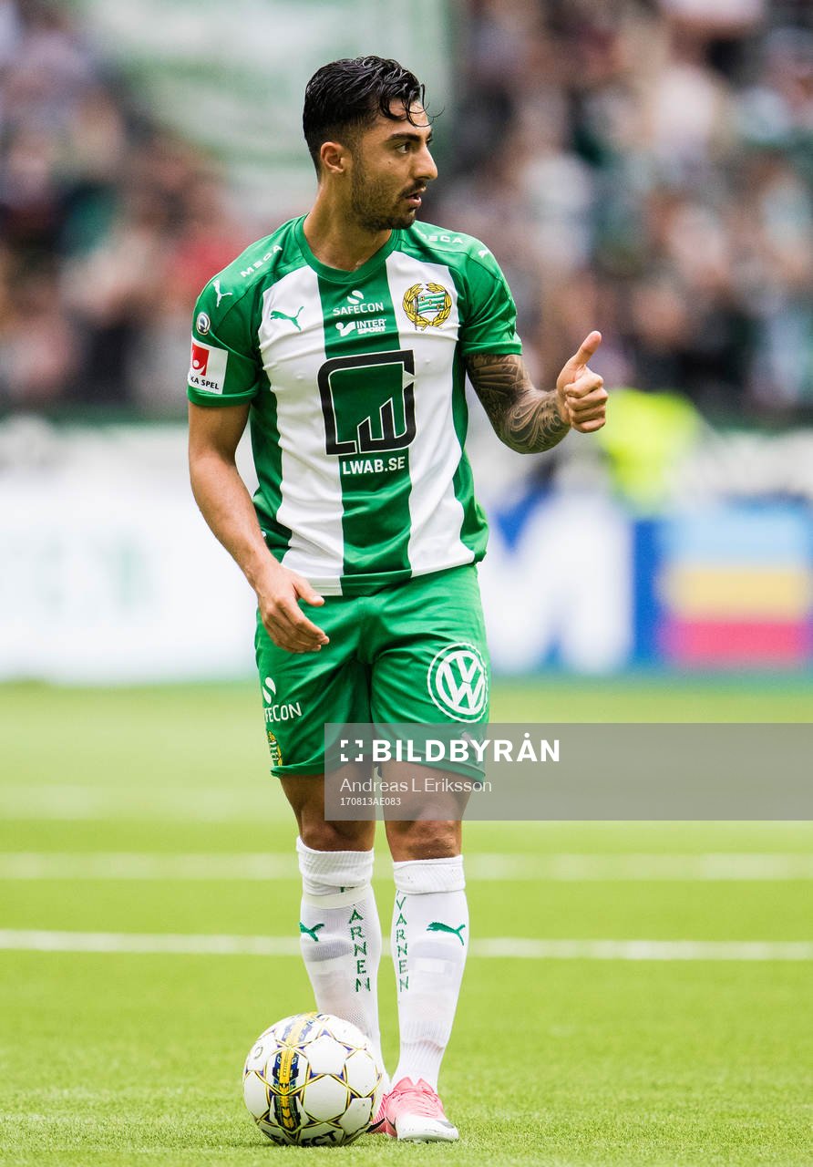Hammarbys Jiloan Hamad gör tummen upp under fotbollsmatchen i Allsvenskan mellan Hammarby och Östersund den 13 augusti 2017 i Stockholm.