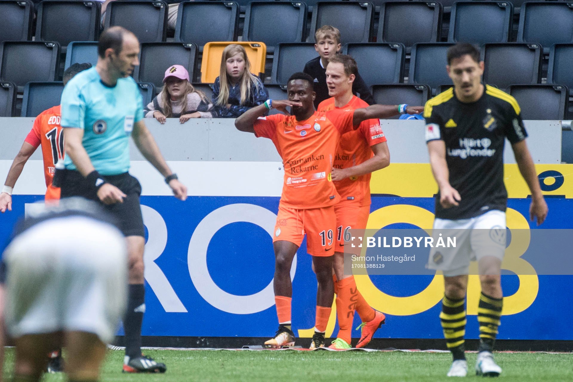 AFC Eskilstunas Mohamed Buya Turay jublar