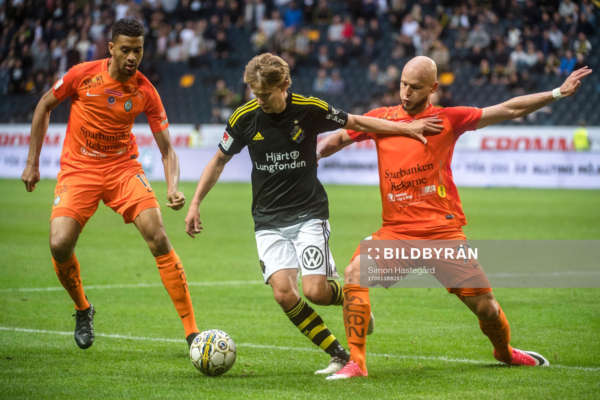 AFC Eskilstunas Aaron Zahui Bazoukou  och Zourab Tsiskaridze försvarar mot AIK:s Johan Blomberg  under fotbollsmatchen i Allsvenskan mellan AIK och AFC Eskilstuna den 13 augusti  2017 i Stockholm.