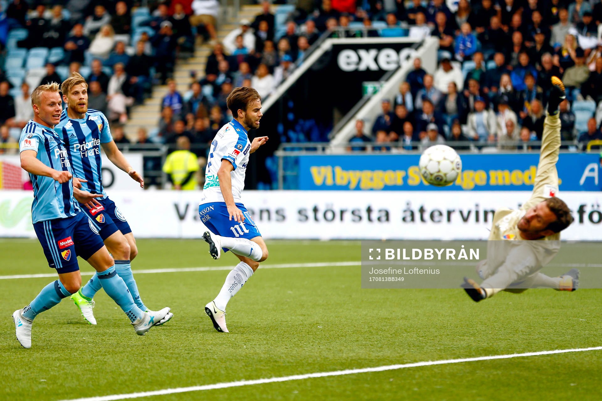 Norrköpings Andreas Blomqvist och Djurgårdens målvakt