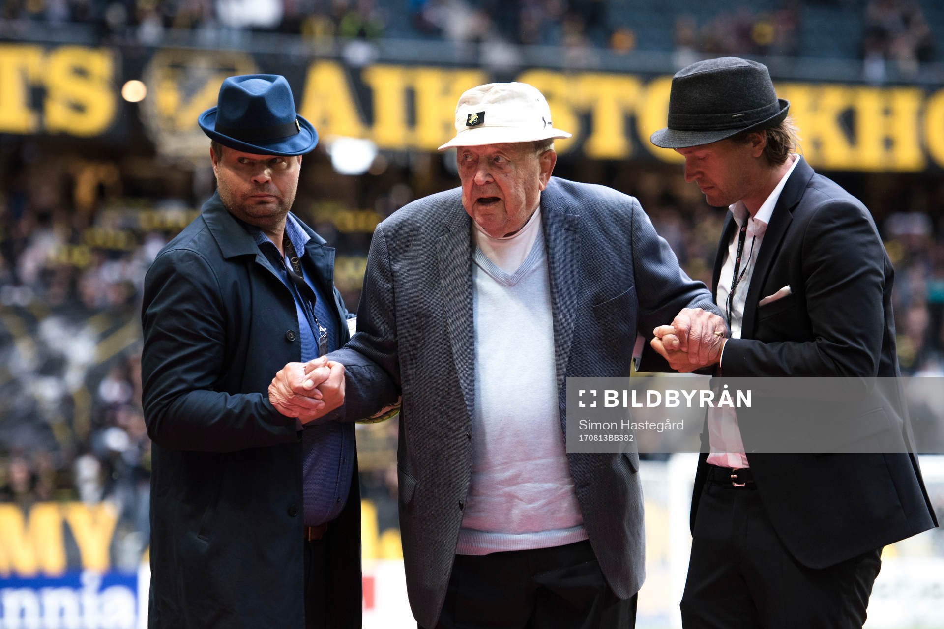 UEFAS före detta ordförande Lennart Johansson  före