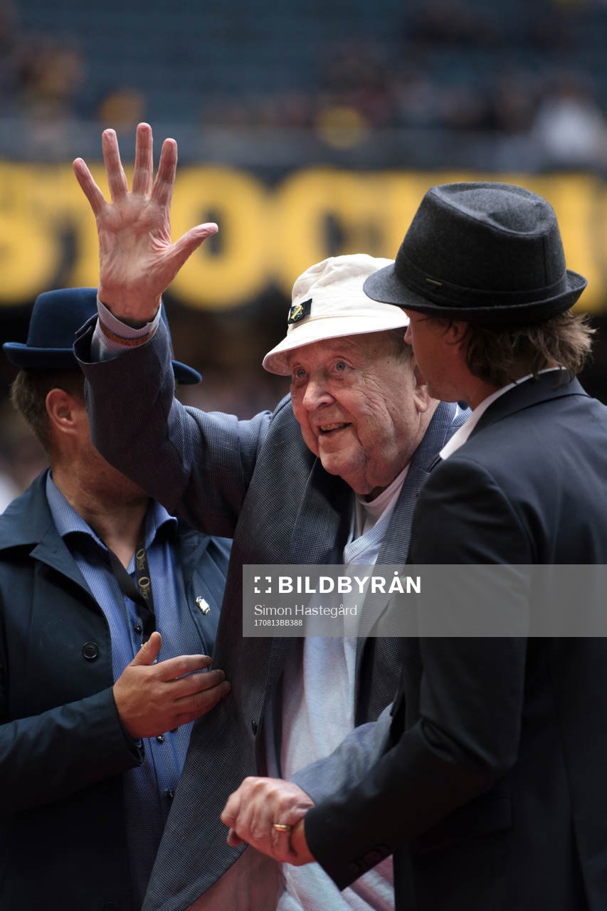UEFAS före detta ordförande Lennart Johansson  före