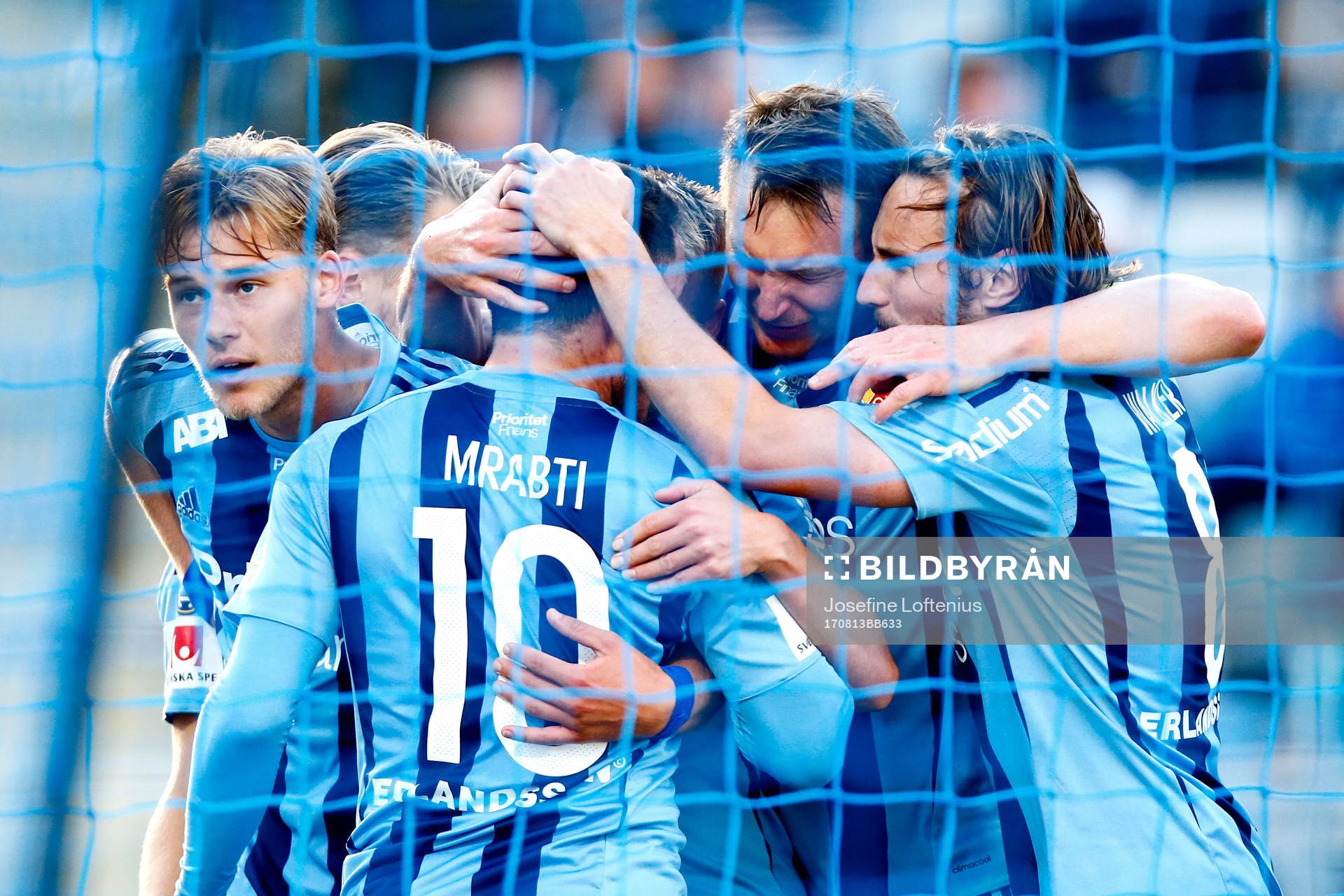 Djurgårdens Kerim Mrabti jublar med lagkamrater