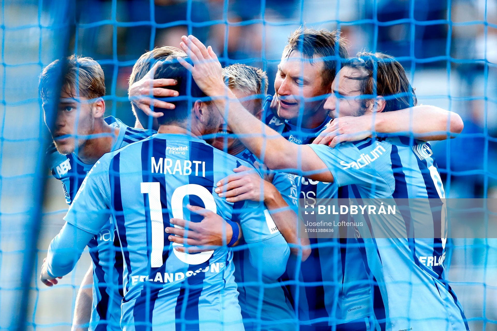 DjurgÄ•rdens Kerim Mrabti jublar med lagkamrater