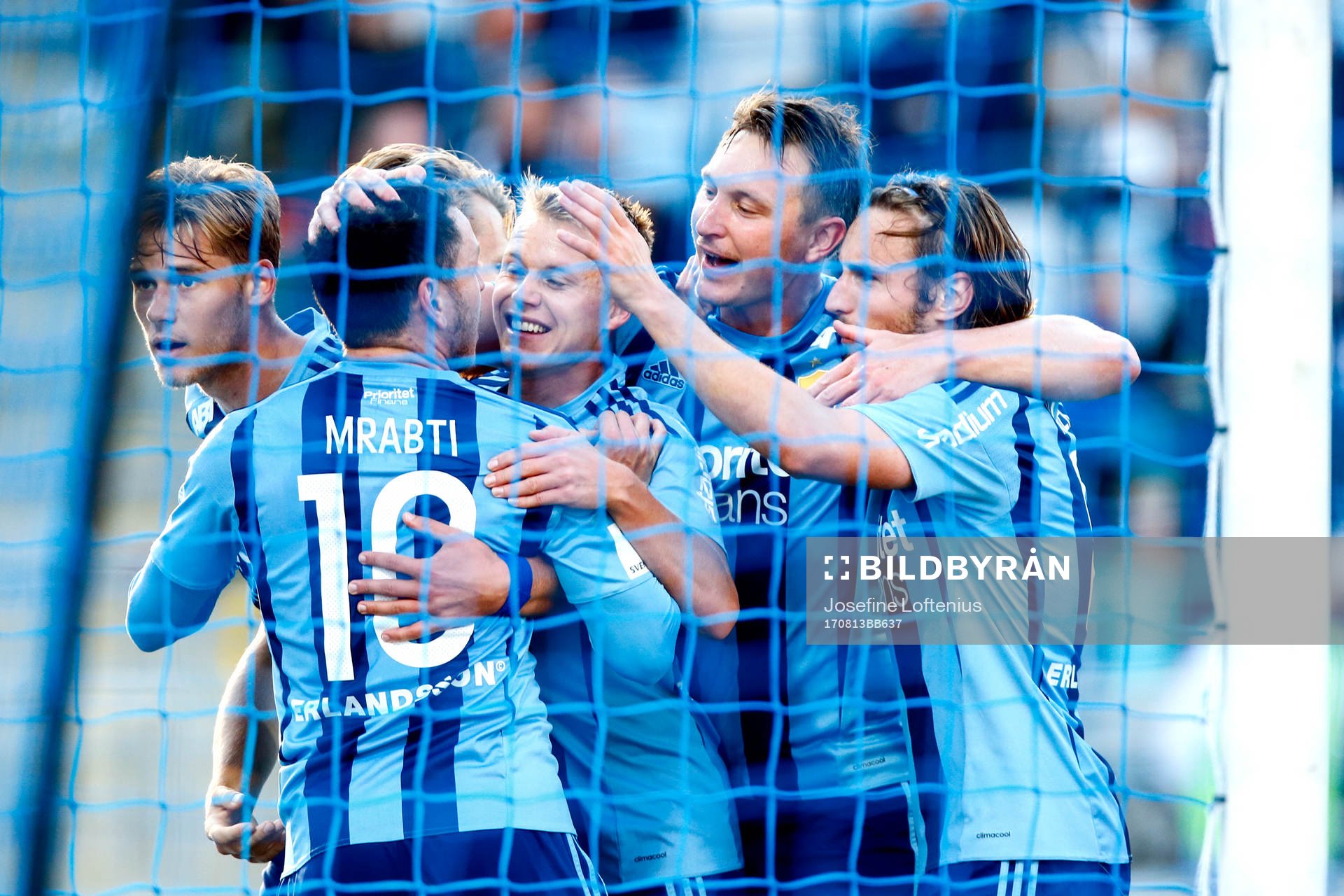 DjurgÄ•rdens Kerim Mrabti jublar med lagkamrater