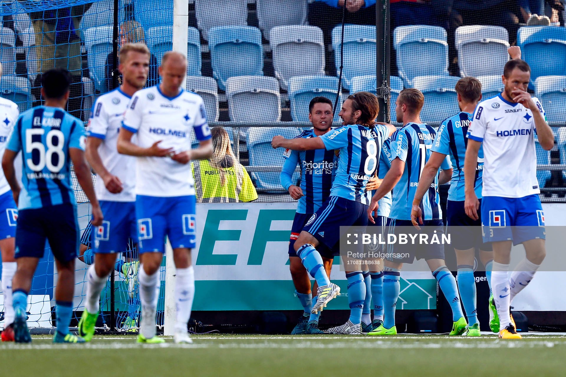 Djurgårdens Kerim Mrabti jublar med lagkamrater