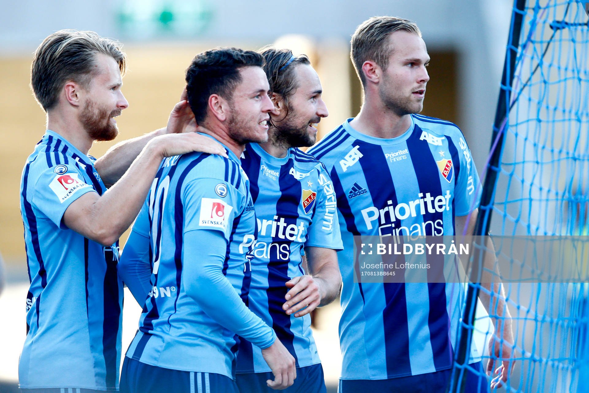 Djurgårdens Kerim Mrabti jublar med lagkamrater