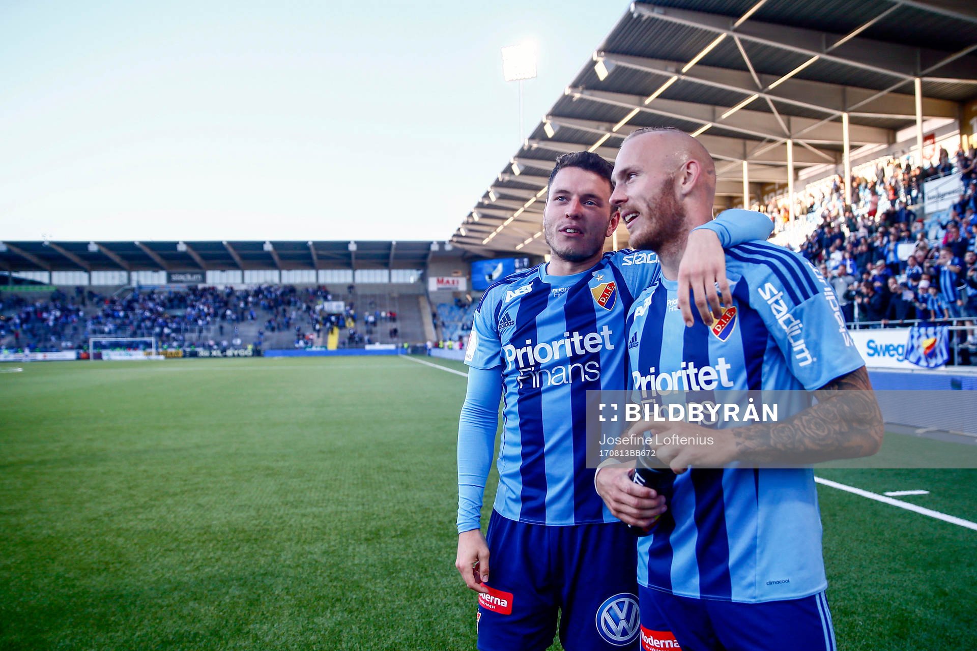 Djurgårdens Kerim Mrabti och Magnus Eriksson jublar