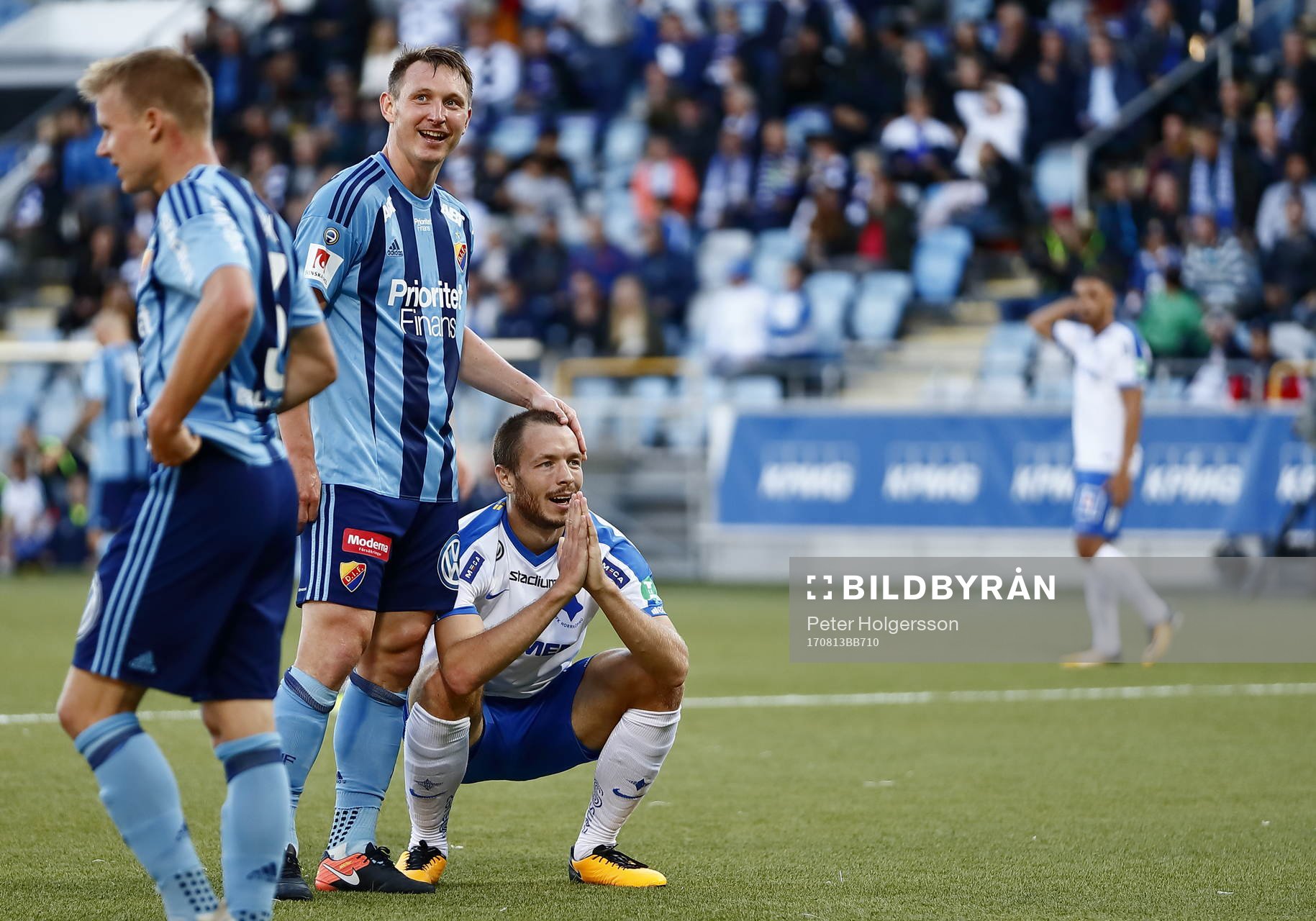 Djurgårdens Kim Källström klappar Norrköpings Jón