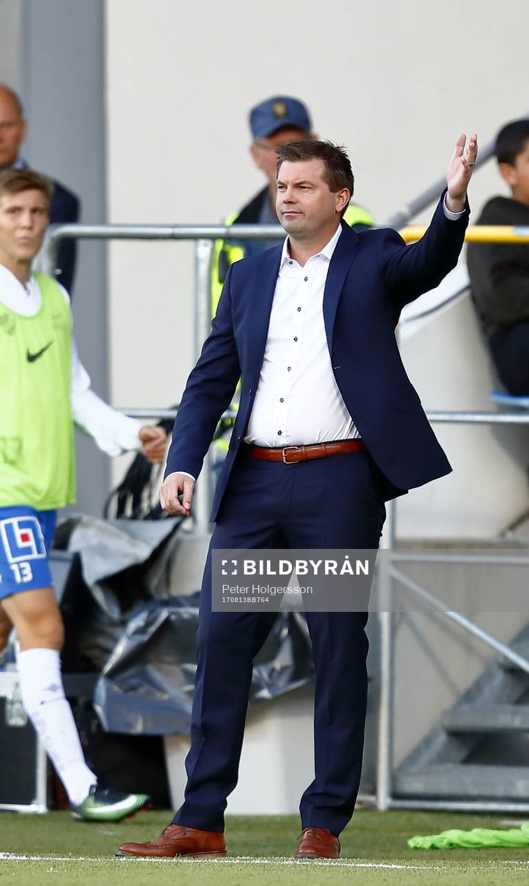 Norrköpings tränare Jens Gustafsson reagerar