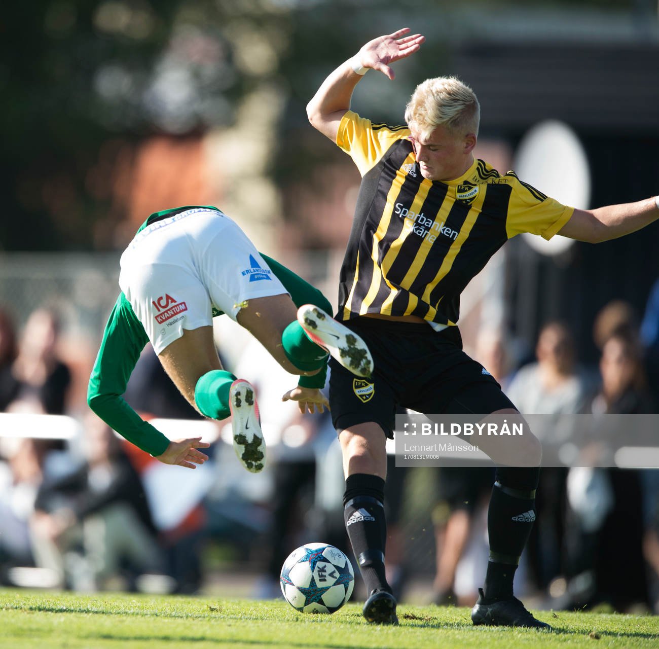 IFK Hässleholms Linus Svensson i matchen i division 2