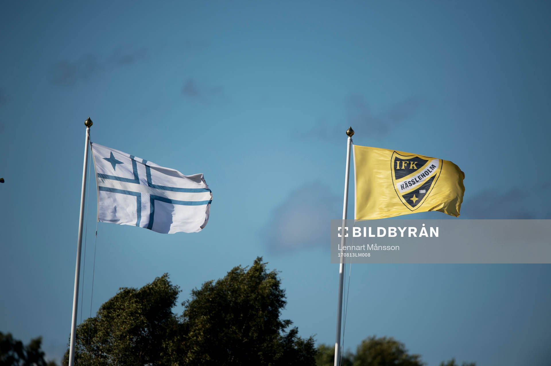IFK Hässleholms flaggor i matchen i division 2 mellan IFK