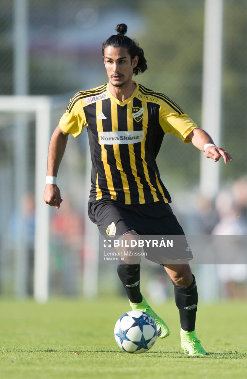 IFK Hässleholms Ameer Naseer i matchen i division 2 mellan