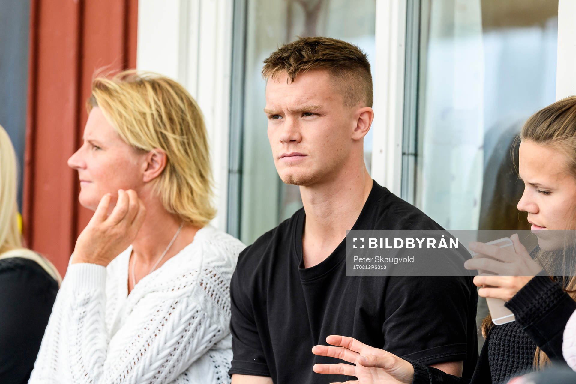 Piteås Fredrik Lundgren är sjuk och sitter på läktaren