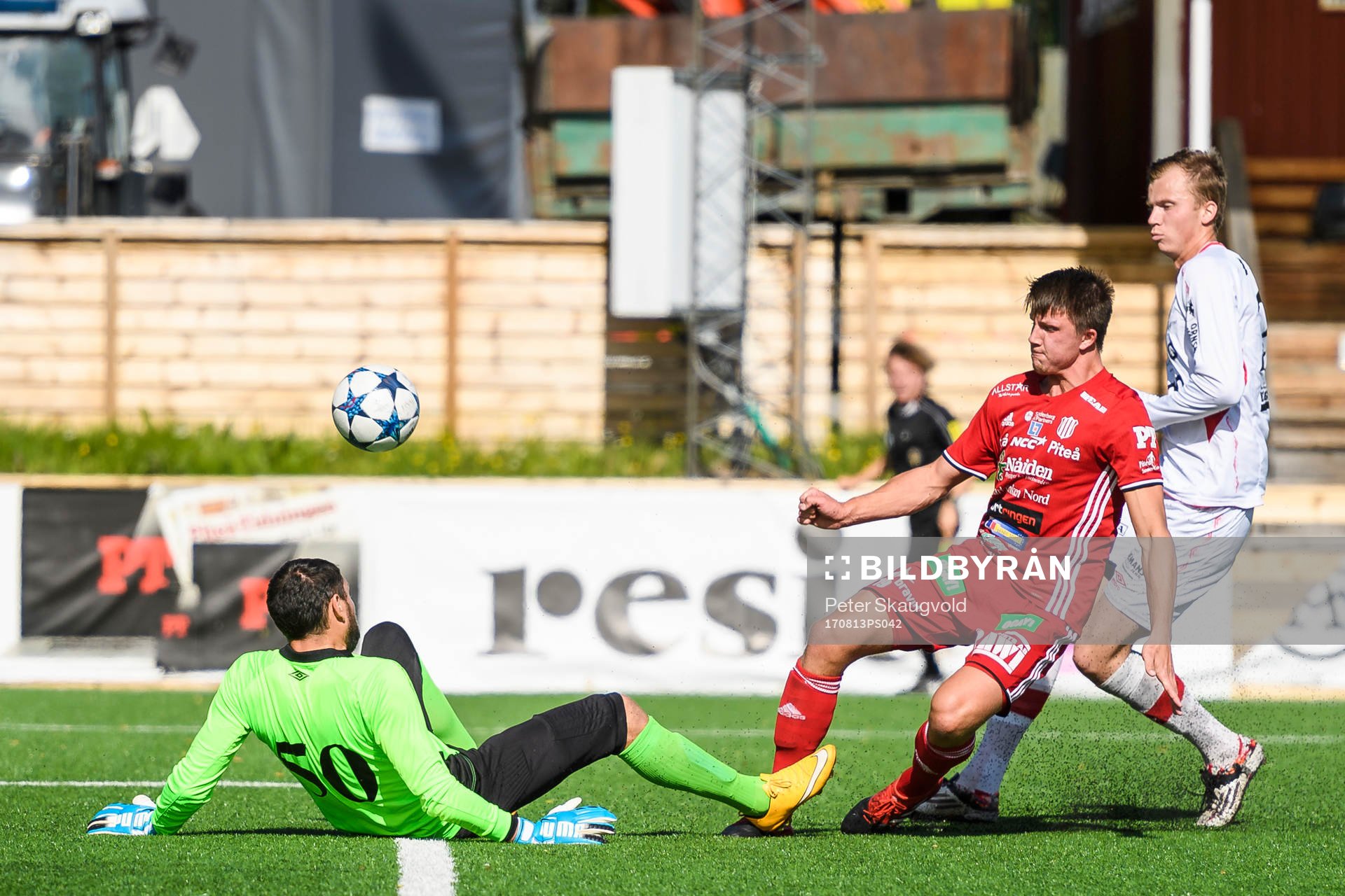 Piteås Joel Edström gör 2-0 bakom Anundsjös målvakt