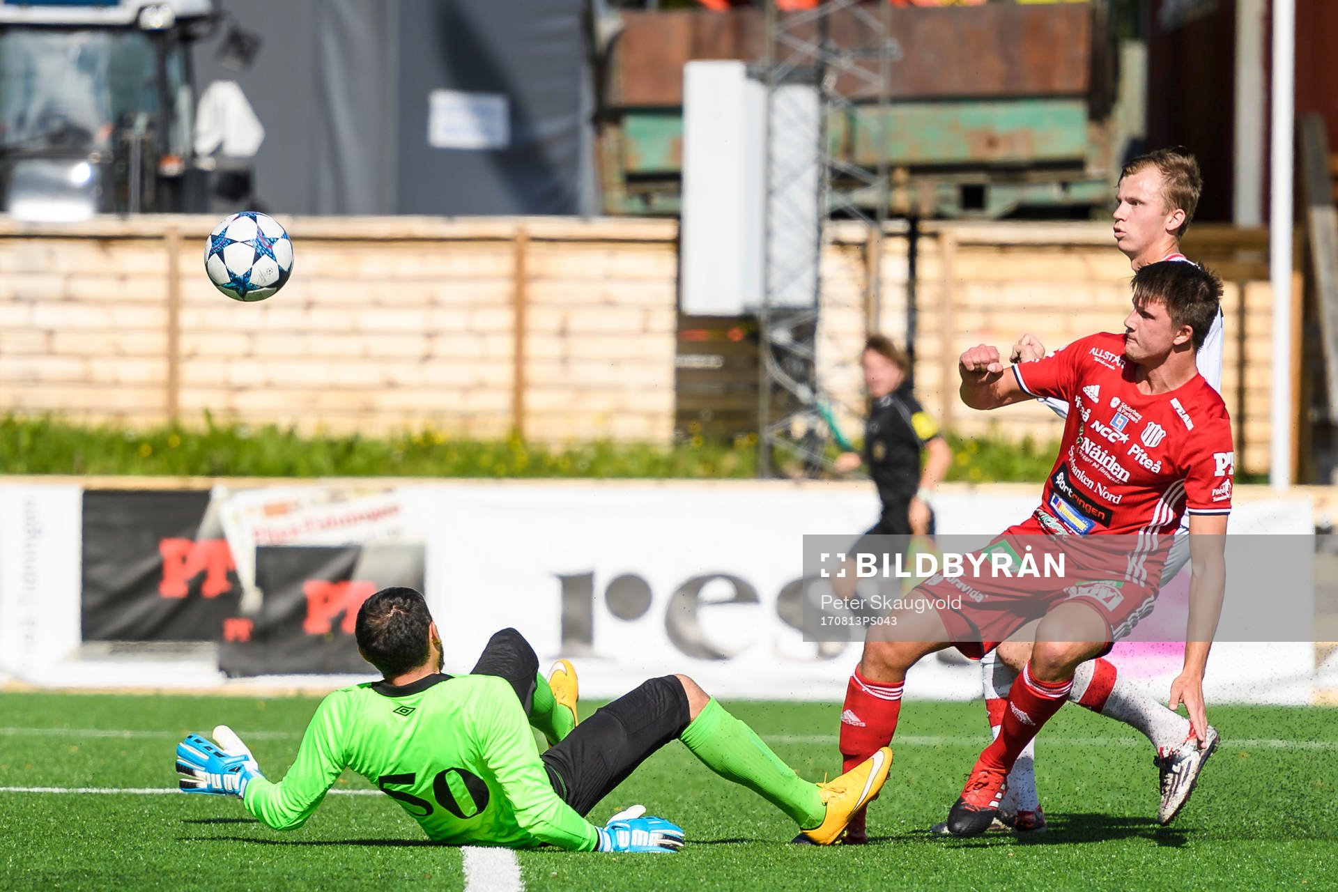 Piteås Joel Edström gör 2-0 bakom Anundsjös målvakt