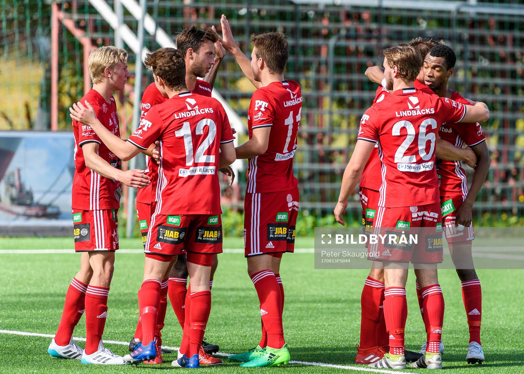 Piteås Samuel Naiwo jublar tillsammans med sina lagkamrater efter sitt 3-0 mål under fotbollsmatchen i Division 2 Norrland mellan Piteå och Anundsjö den 13 Augusti 2017 i Piteå.