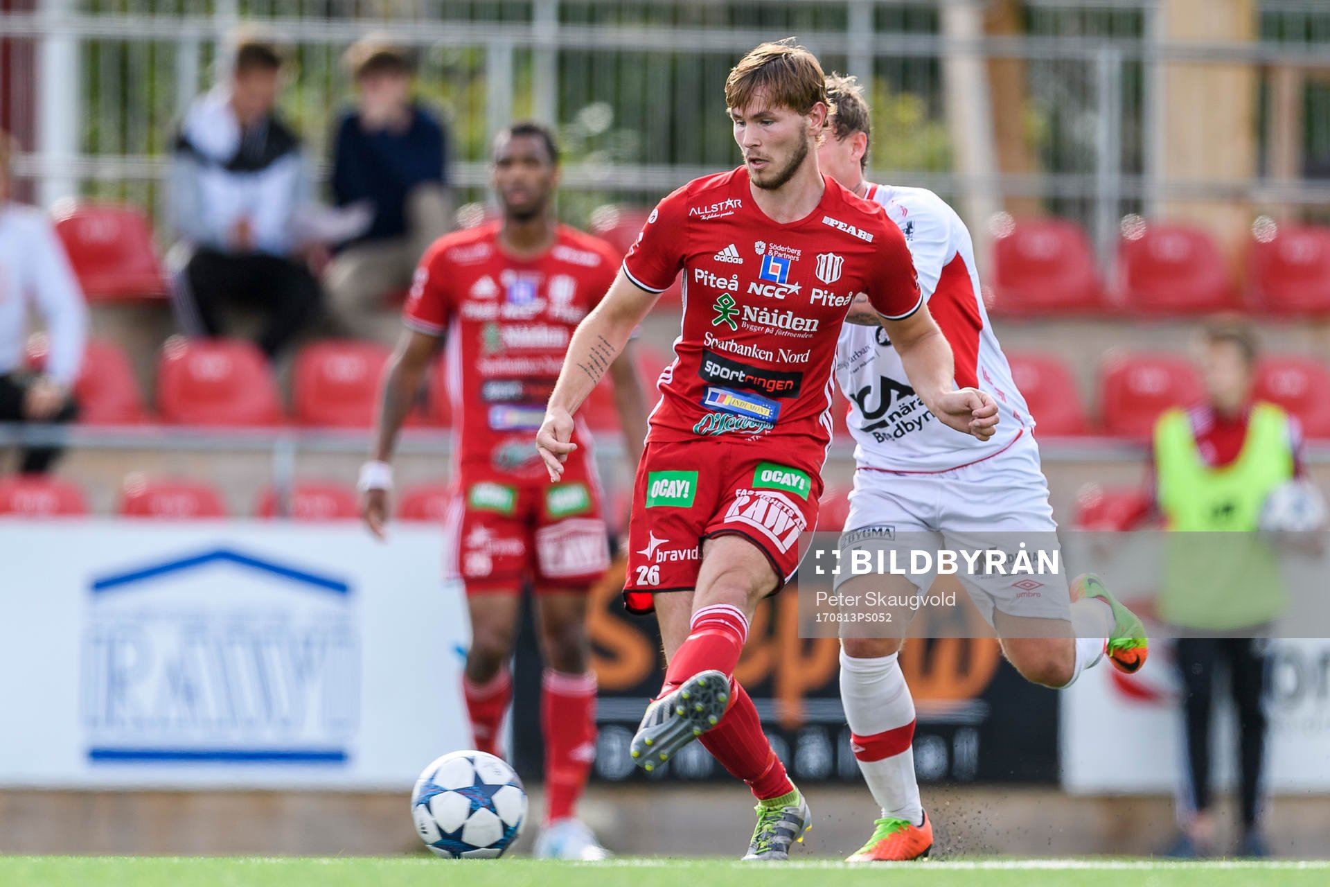 Piteås Anton Rosengren med bollen