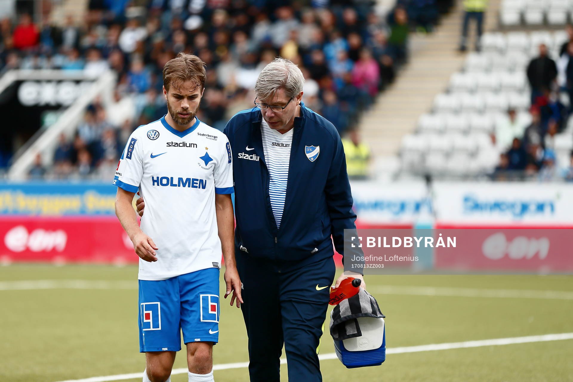 Norrköpings Andreas Blomqvist går av planen