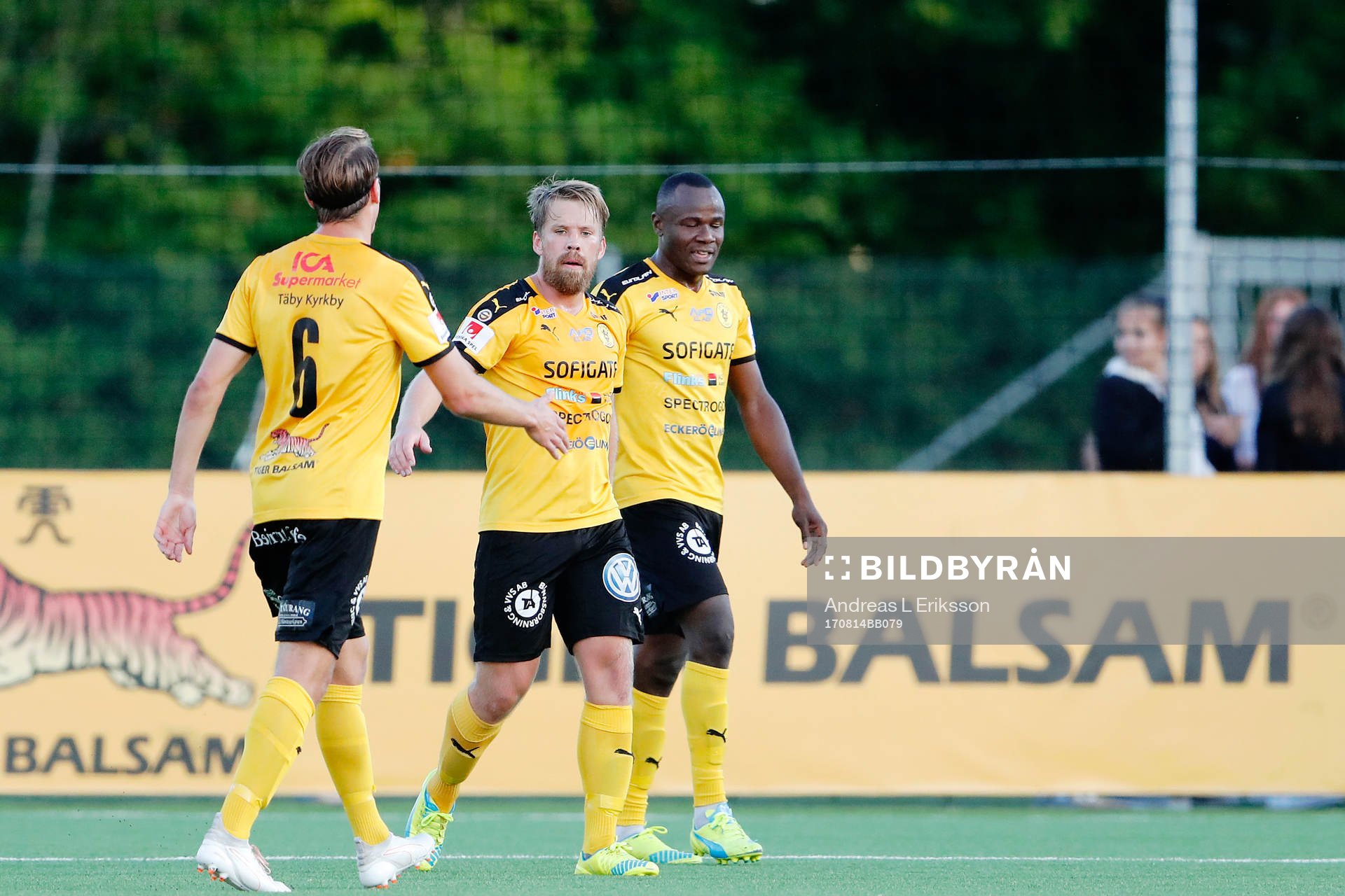 Frejs Joakim Runnemo (m) gör 1-0 och jublar med Philip