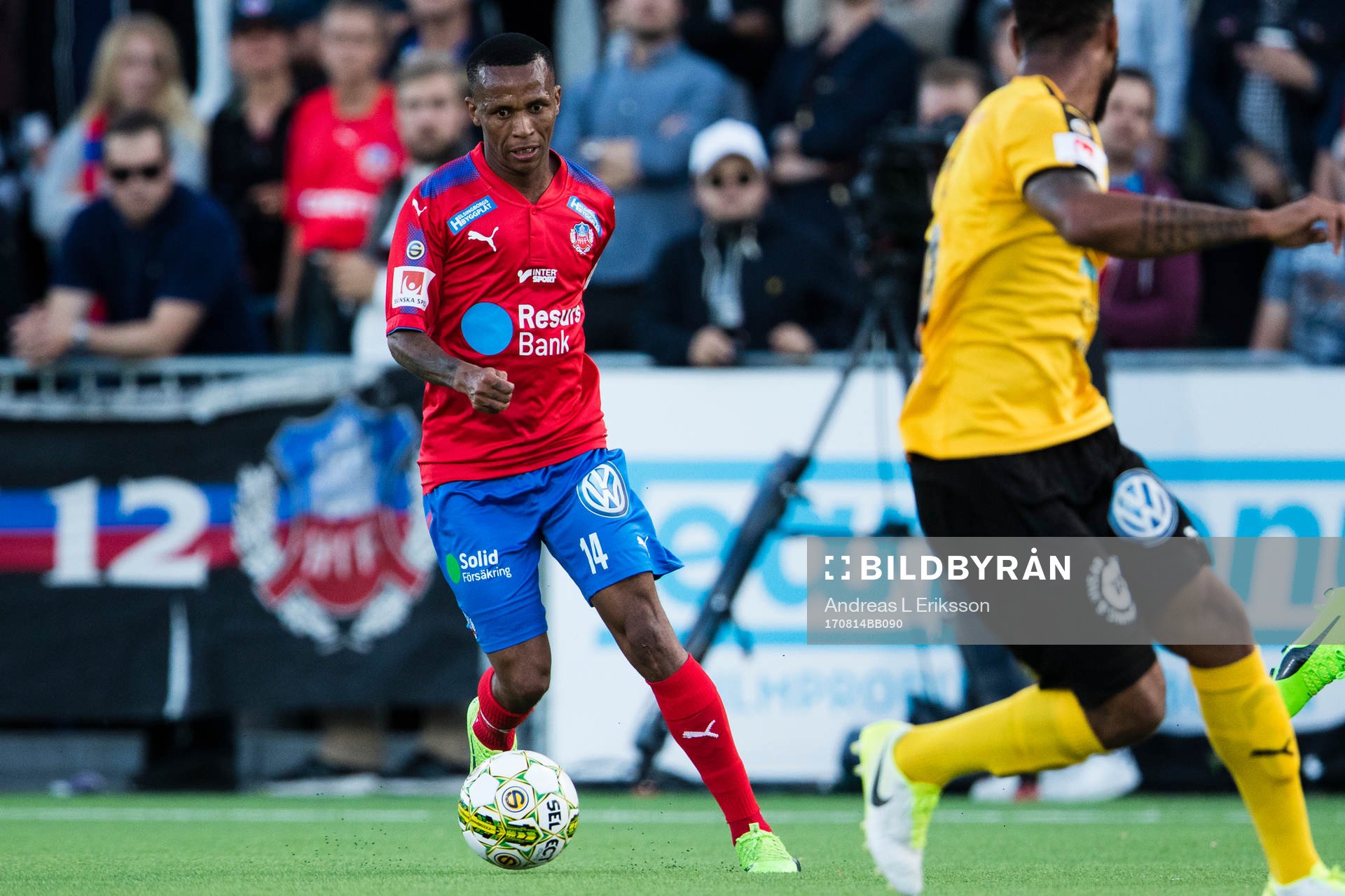 Helsingborgs Bradley Surprise Ralani med bollen