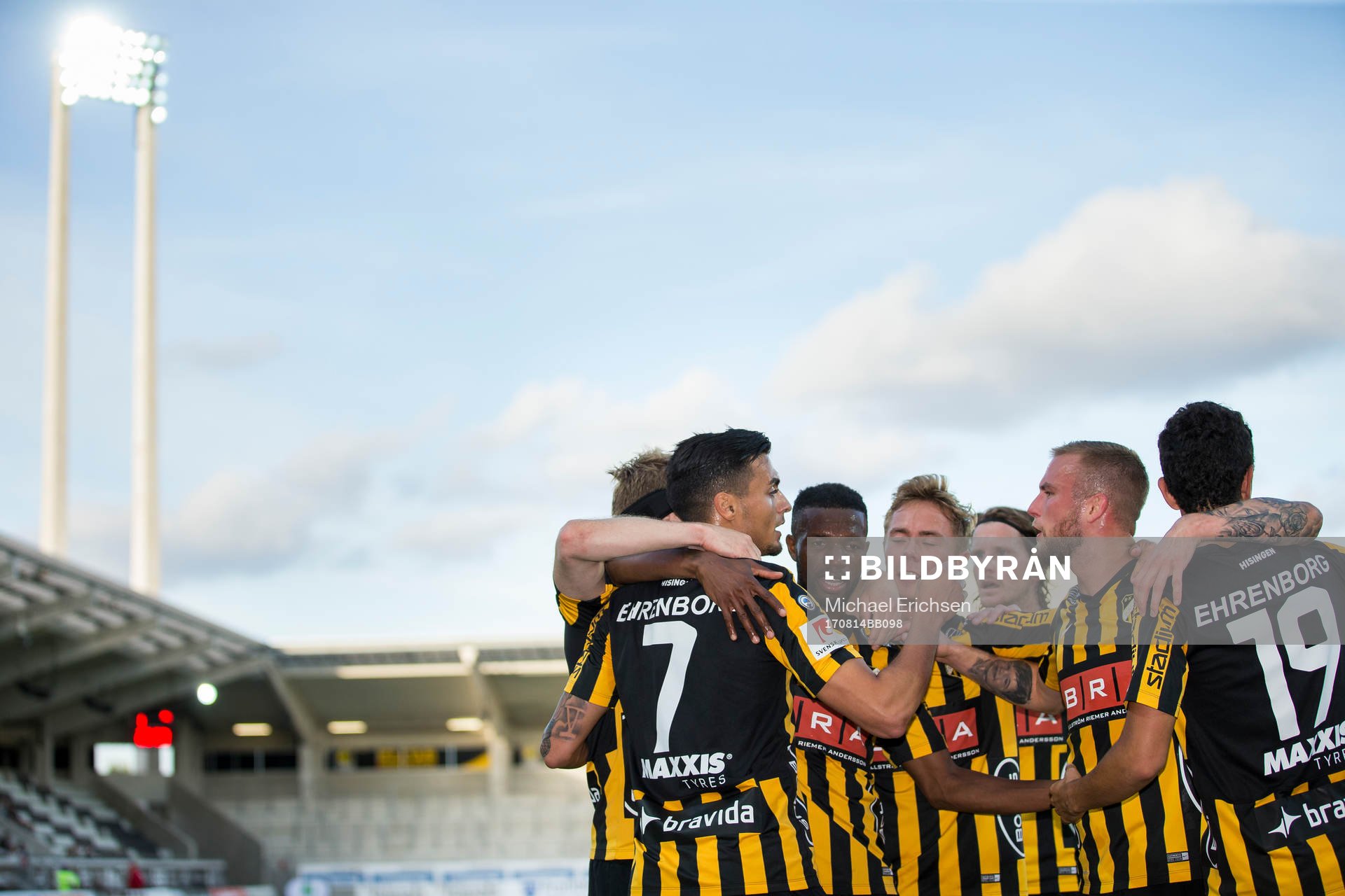Häckens Ahmed Yasin jublar med lagkamrater efter 1-0 under fotbollsmatchen i allsvenskan mellan Häcken och GIF Sundsvall den 14 augusti 2017 i Göteborg.