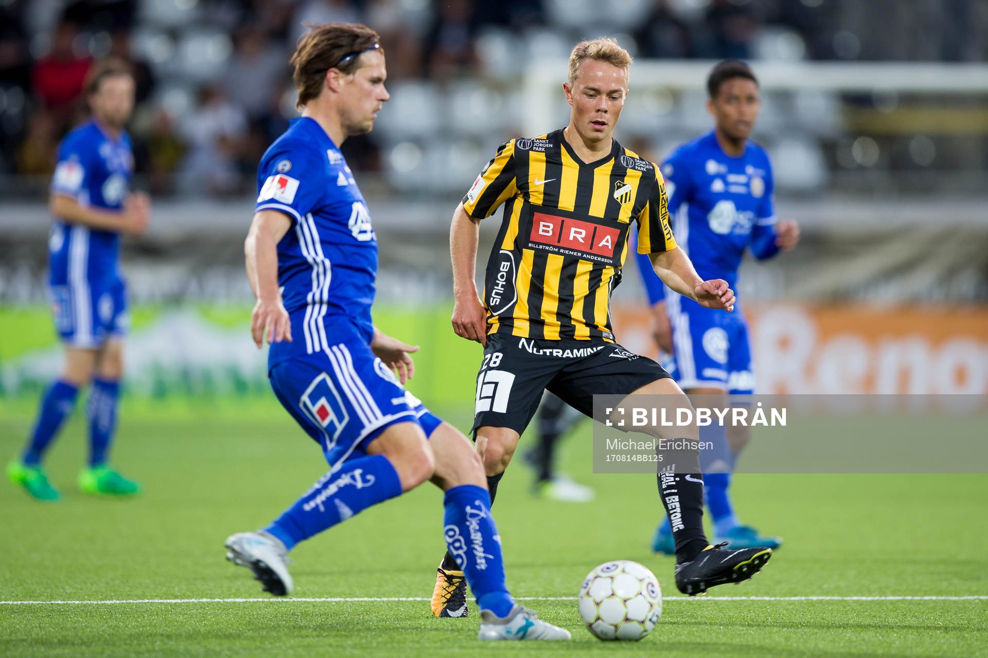Sundsvalls Sebastian Rajalakso mot Häckens Adam Andersson