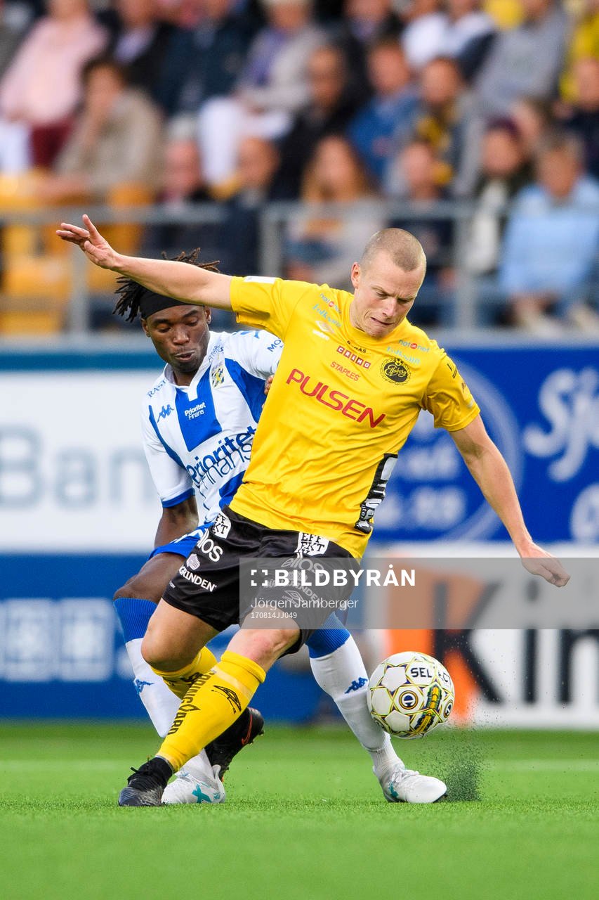 Elfsborgs Daniel Gustavsson och IFK Göteborgs Sam Adekugbe