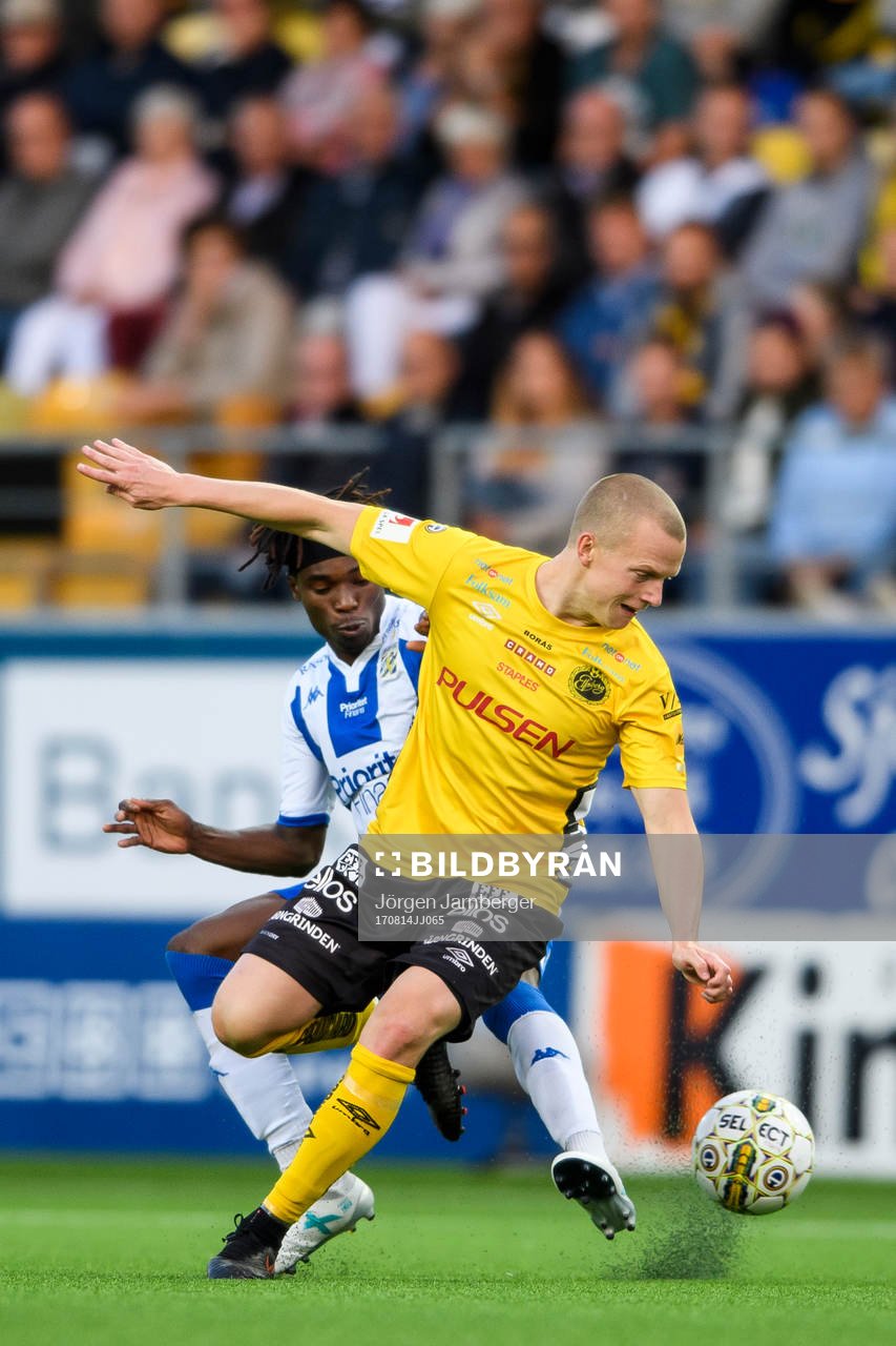 Elfsborgs Daniel Gustavsson och IFK Göteborgs Sam Adekugbe
