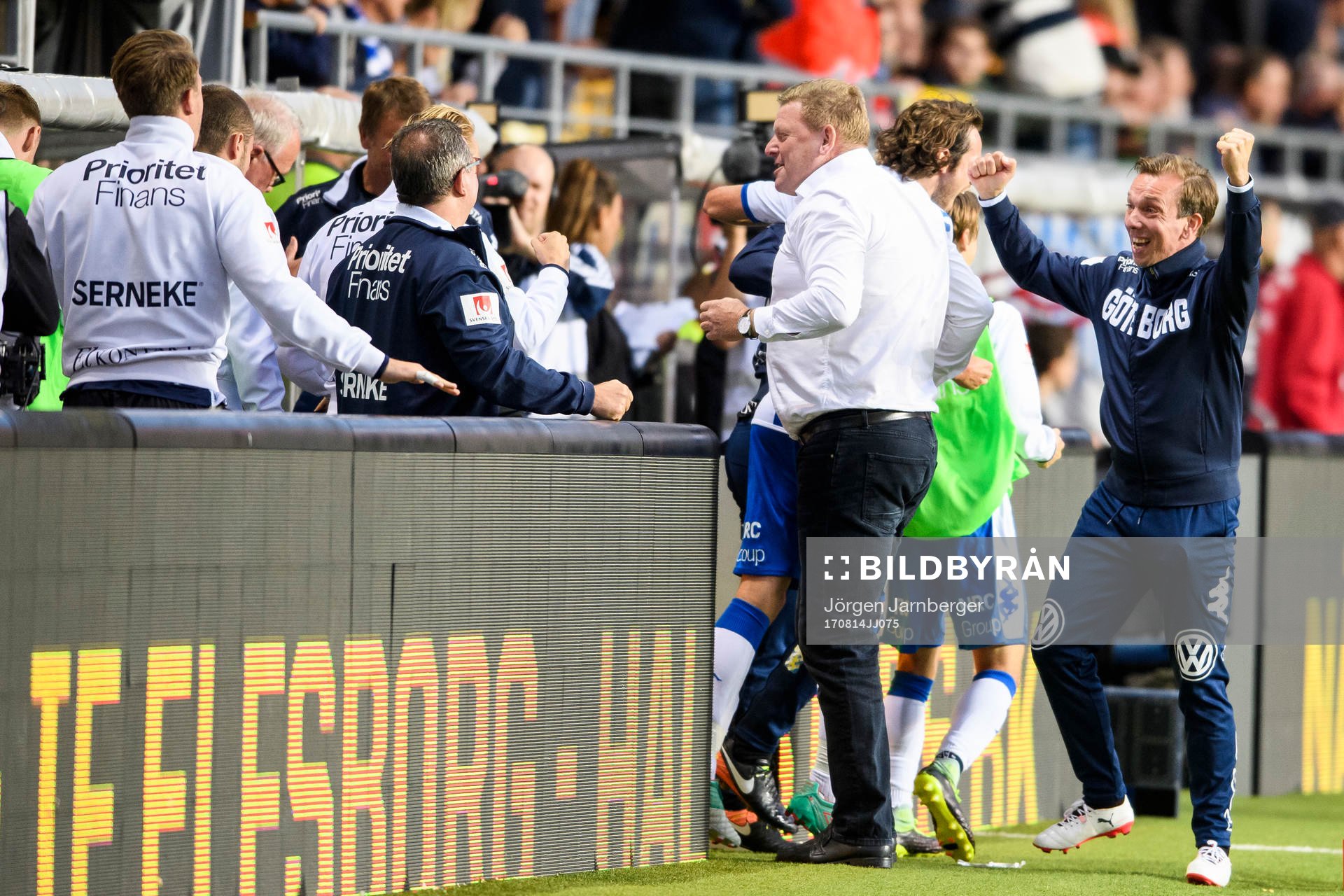 Ledare på IFK Göteborgs bänk jublar efter slutsignalen under fotbollsmatchen i Allsvenskan mellan Elfsborg och IFK Göteborg den 14 augusti 2017 i Borås.