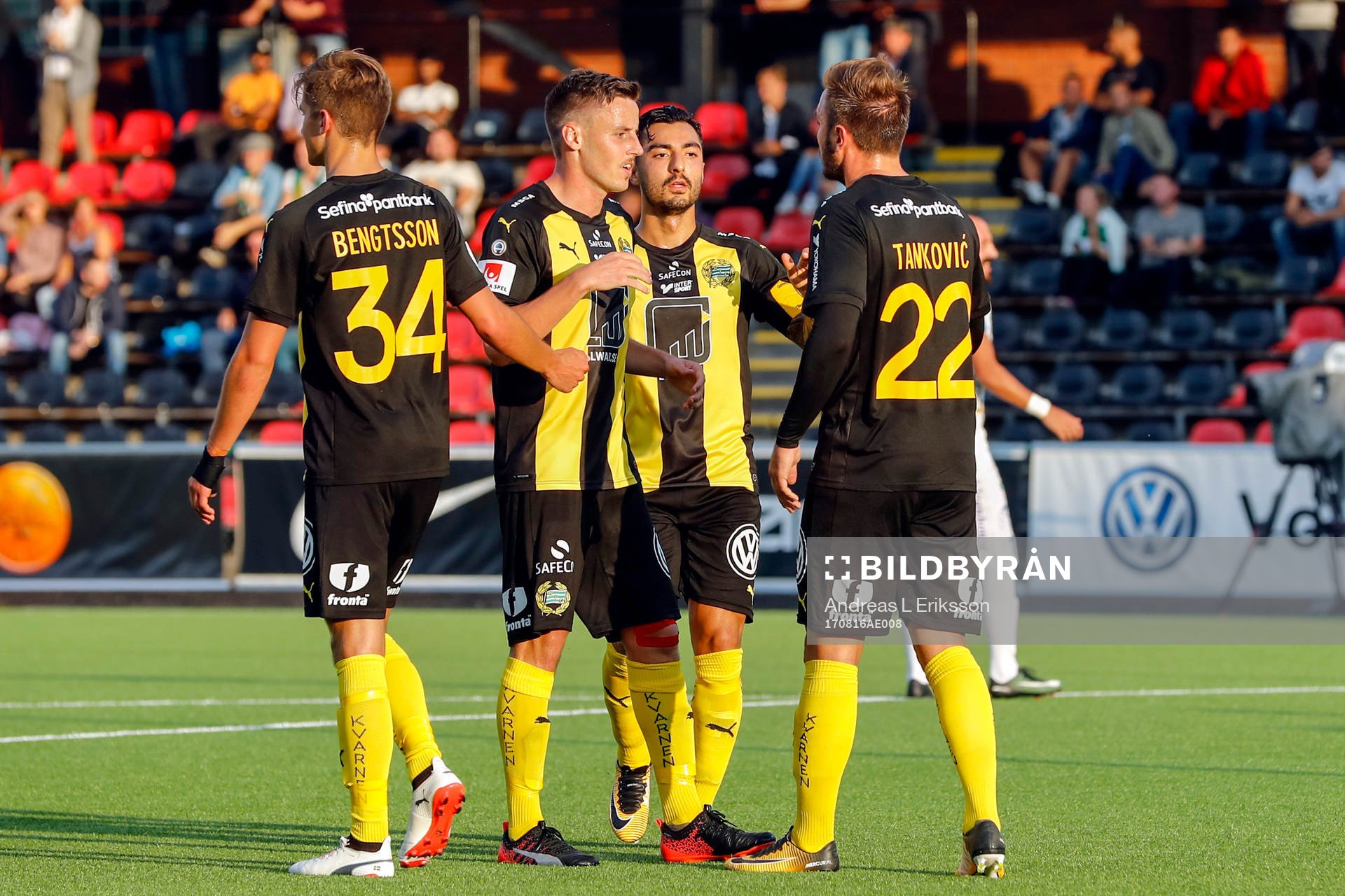 Hammarbys Leo Bengtsson, Jeppe Andersen, Jiloan Hamad och Muamer Tankovic jublar efter 1-2 av Tankovic under fotbollsmatchen i Svenska cupen mellan Akropolis och Hammarby den 16 augusti 2017 i Stockholm. 