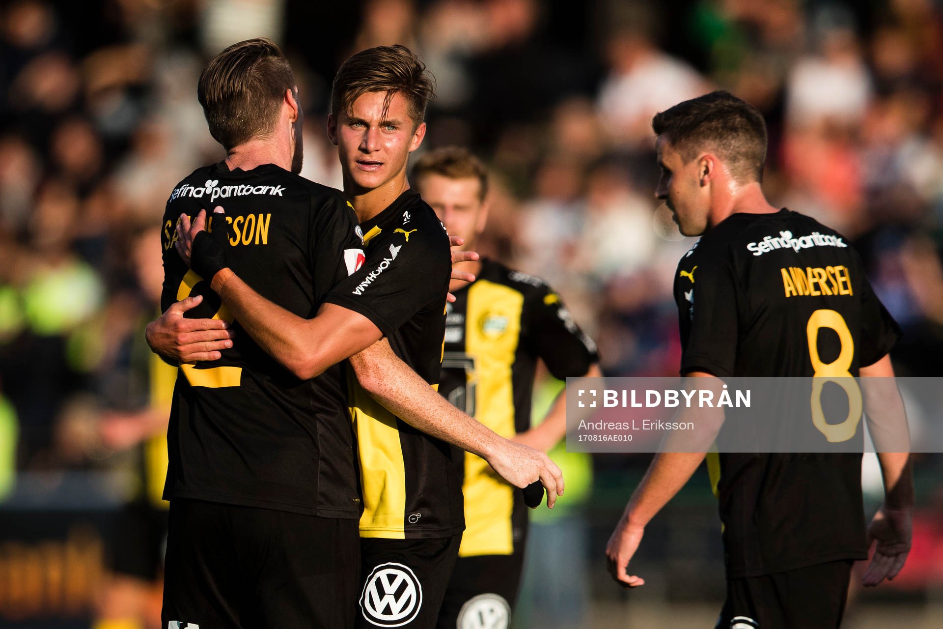 Hammarbys Birkir Már Saevarsson jublar tillsammans med Leo Bengtsson som kvitterat till 1-1 under fotbollsmatchen i Svenska cupen mellan Akropolis och Hammarby den 16 augusti 2017 i Stockholm. 