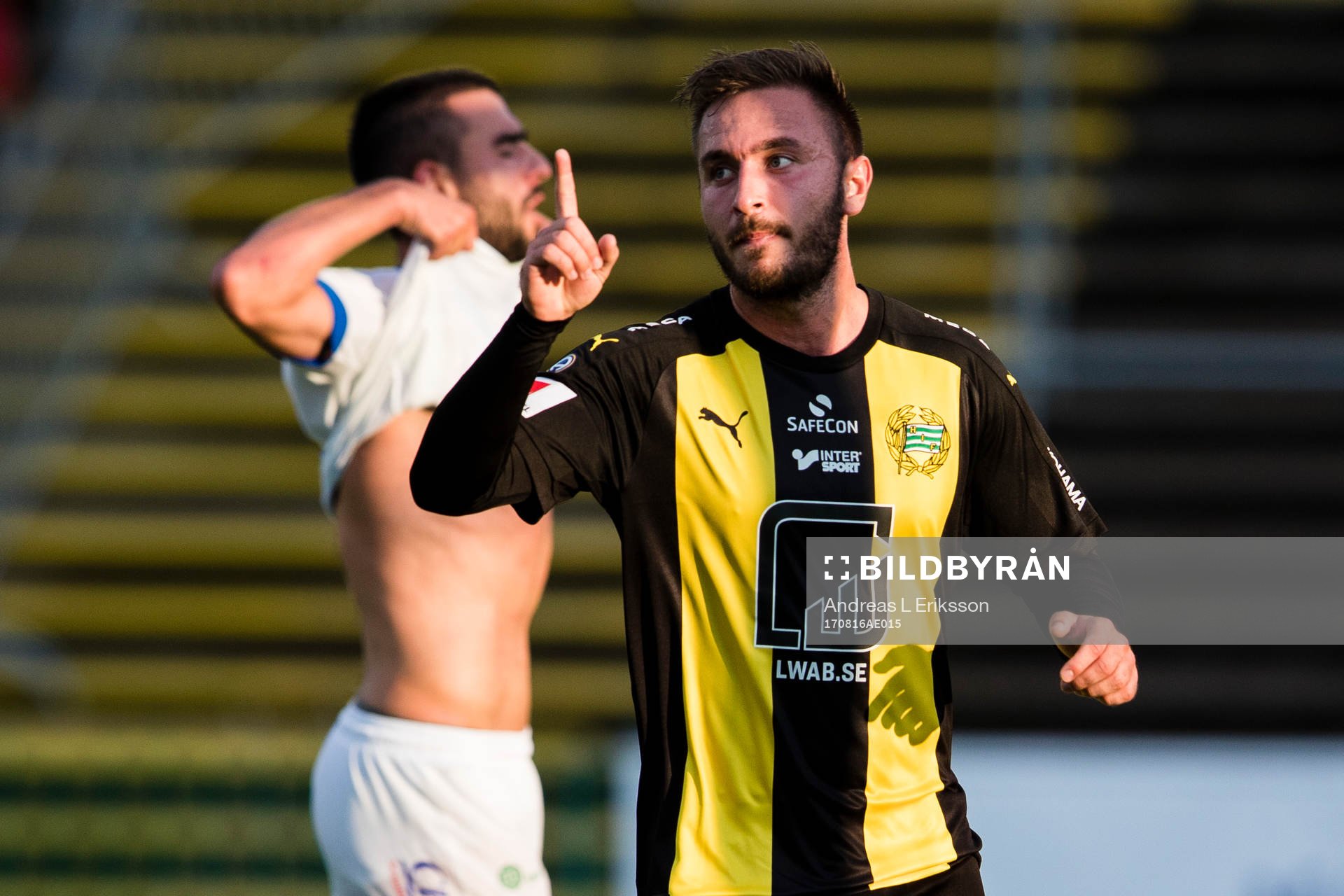 Hammarbys Muamer Tankovic jublar