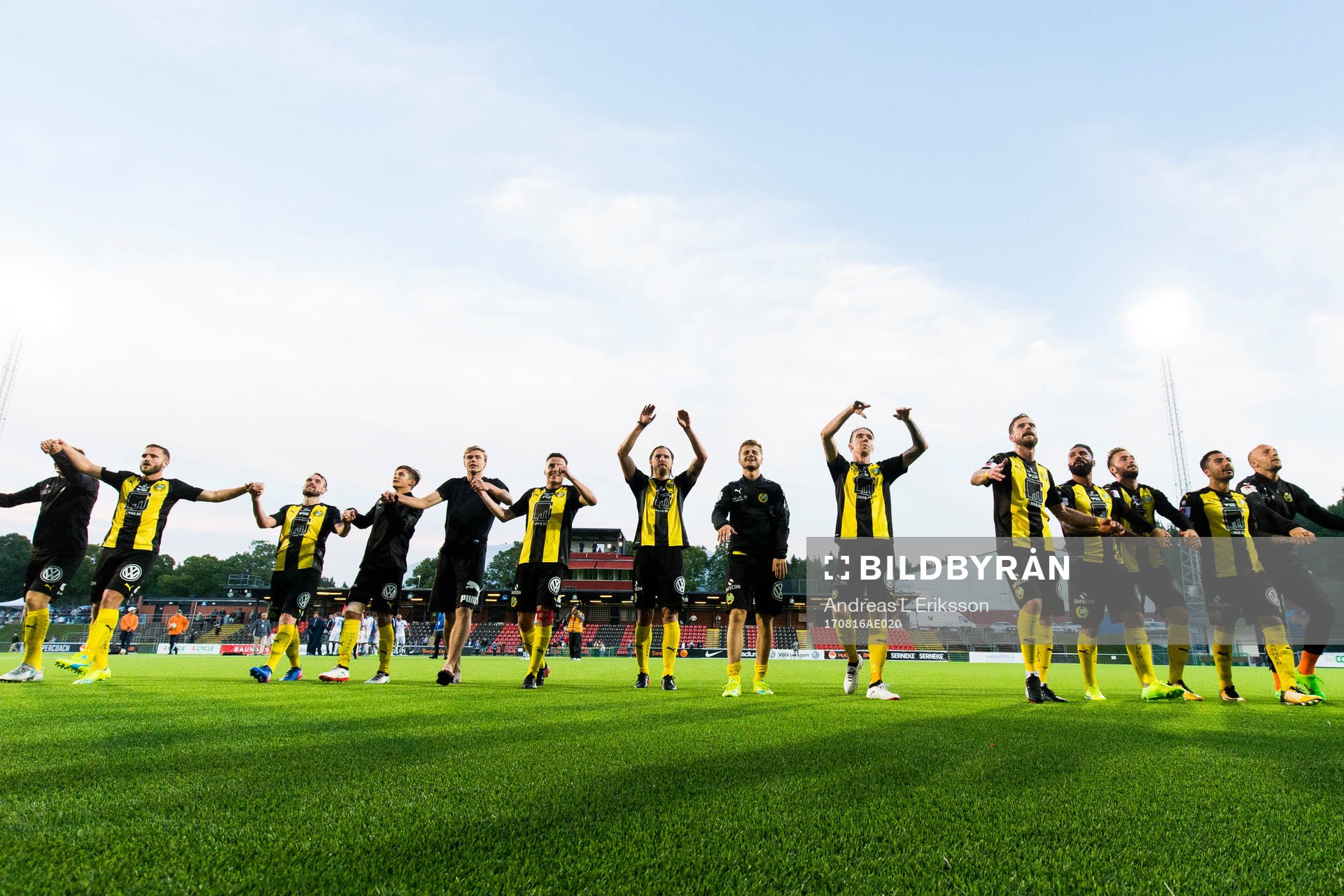 Hammarbys spelare tackar pubiken