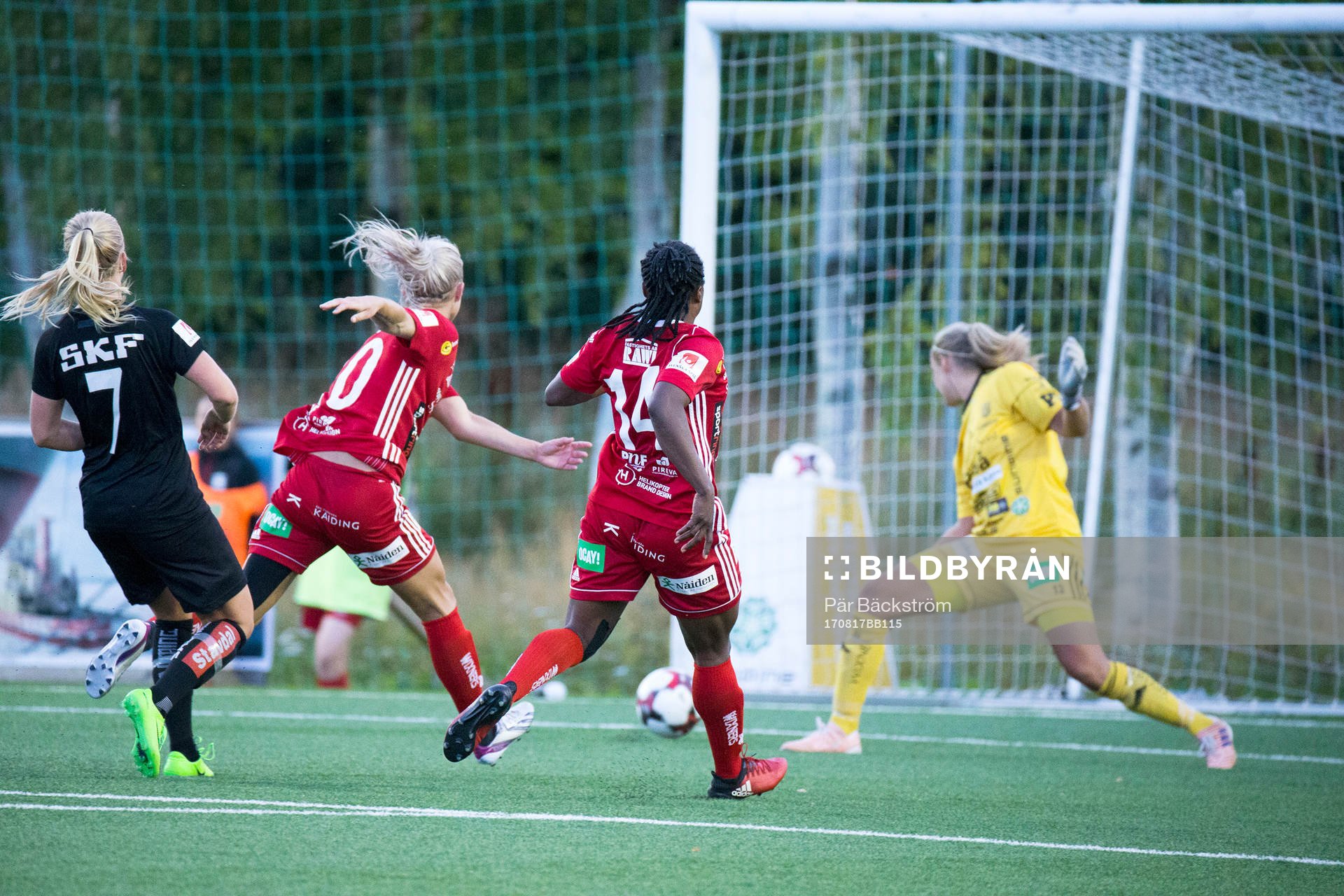 Göteborgs Adelina Engman skjuter in segermålet mot Piteå