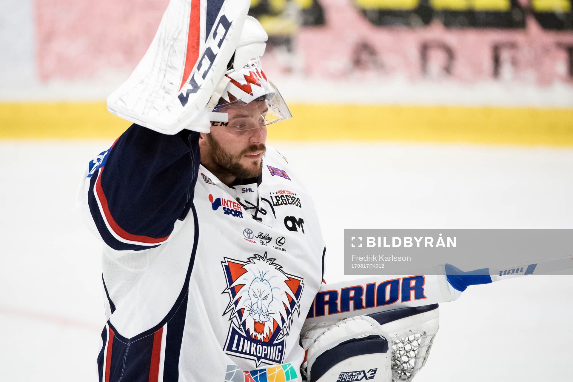 Linköpings målvakt Jonas Gustavsson deppar