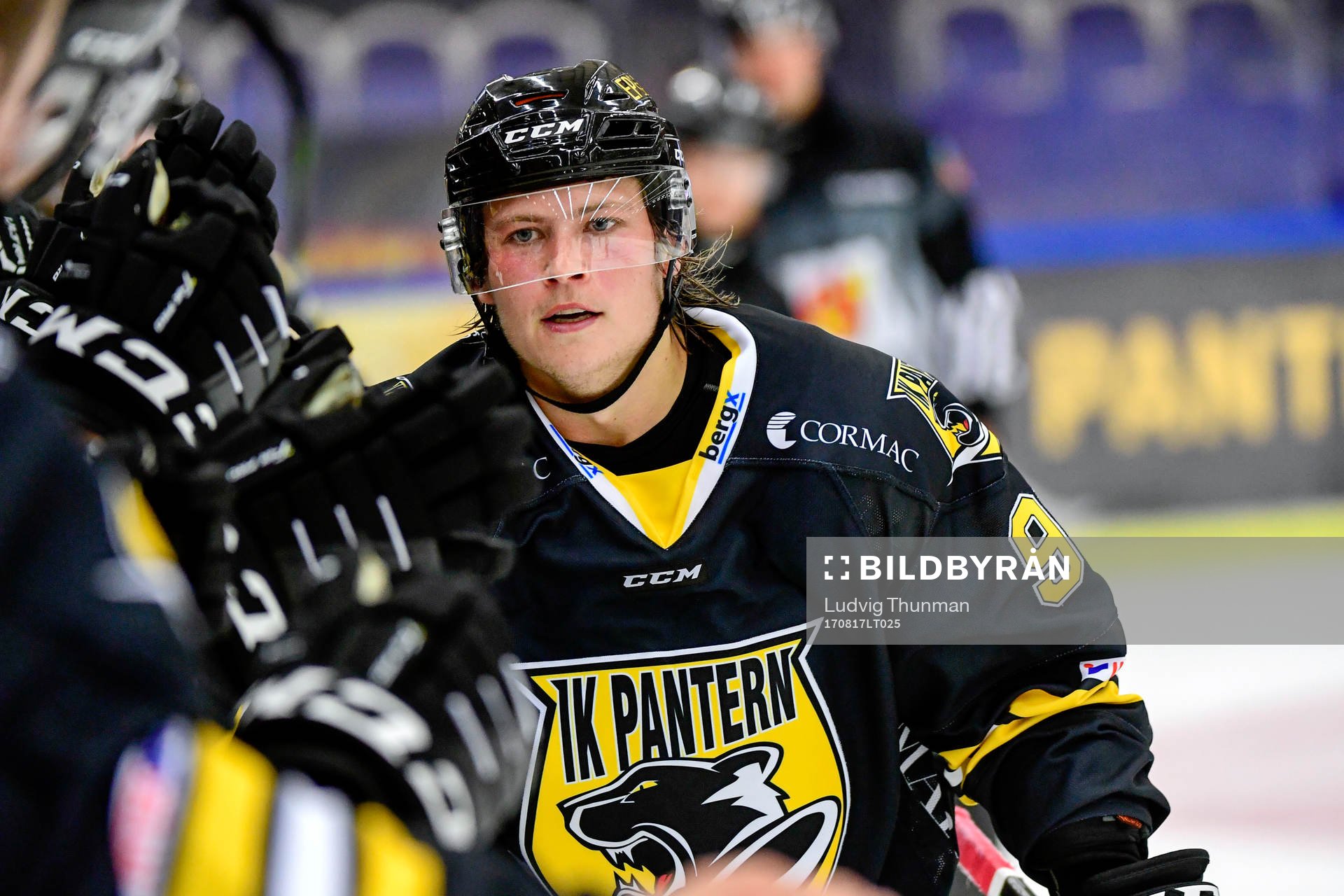 Panterns Dennis Svensson jublar med lagkamrater