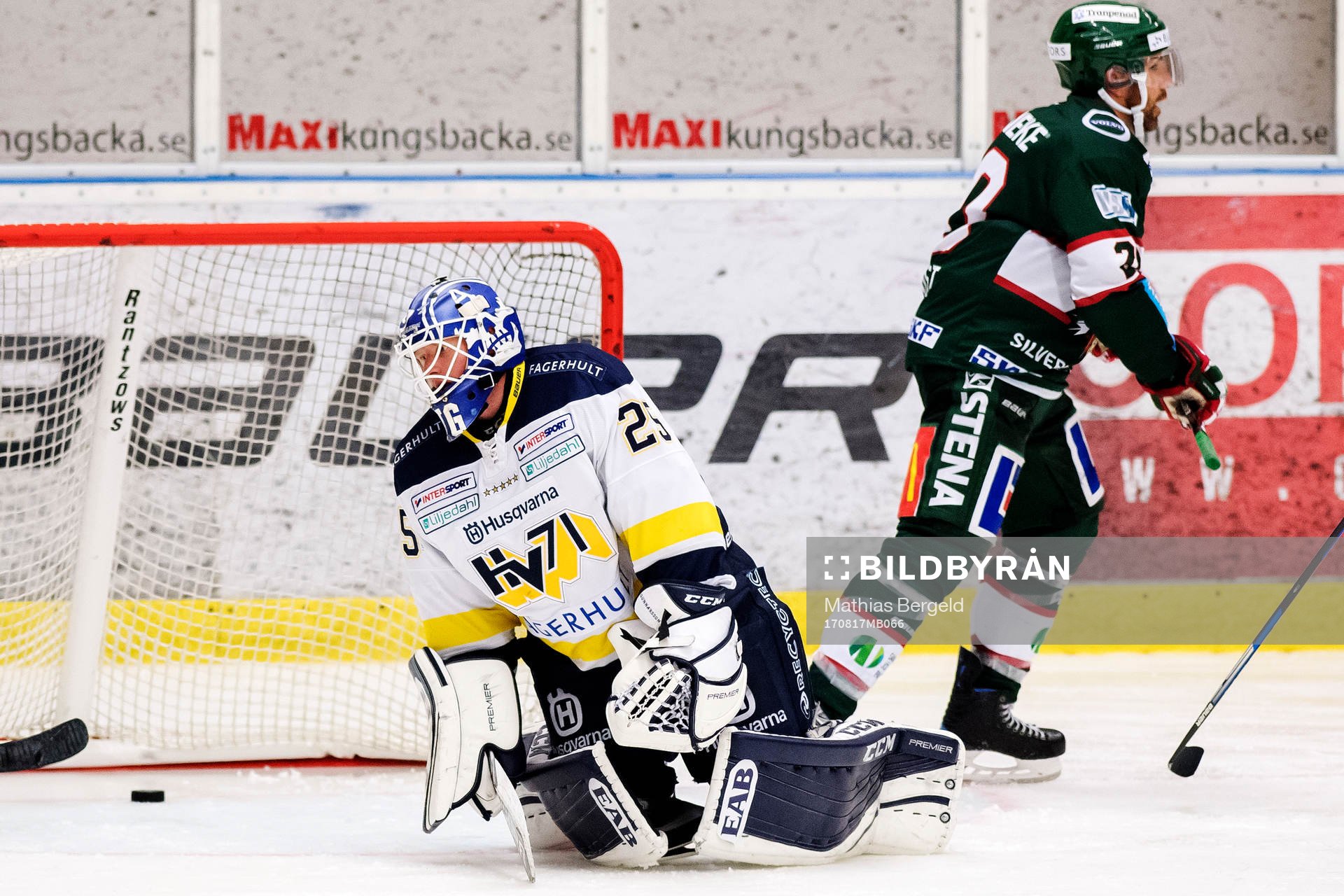 s målvakt Jonas Gunnarsson deppar