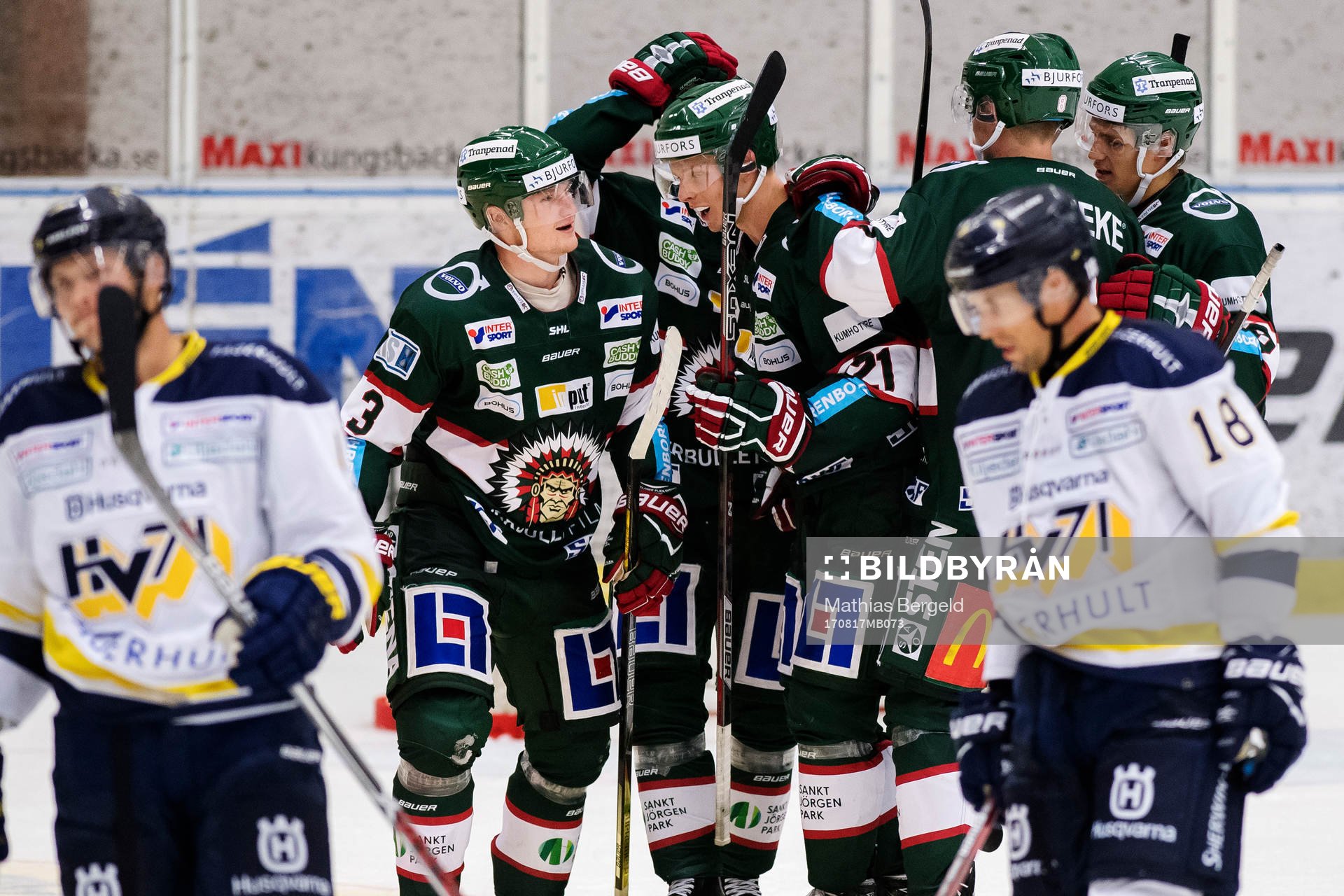 Målskytten till 8-1 Carl Grundström jublar med