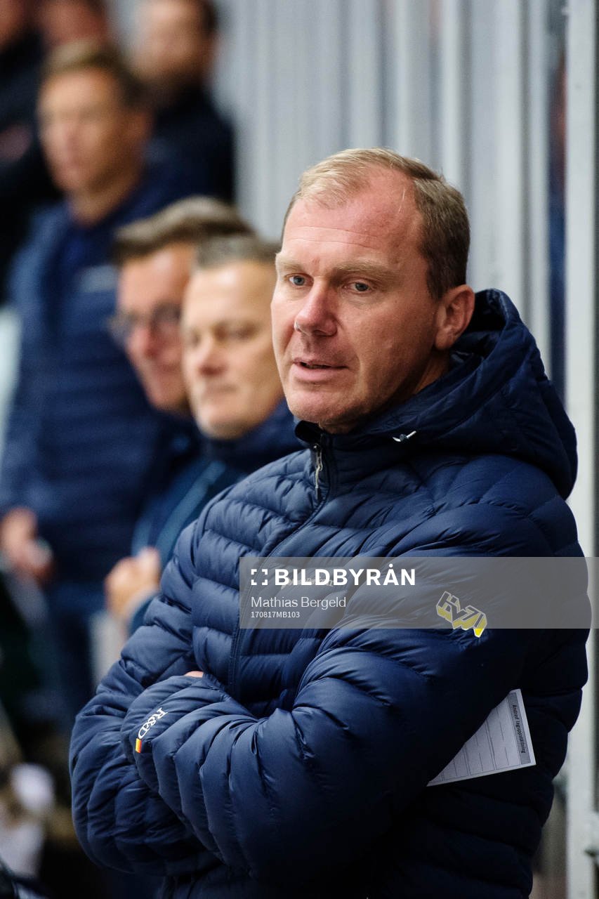 s tränare Johan Lindbom