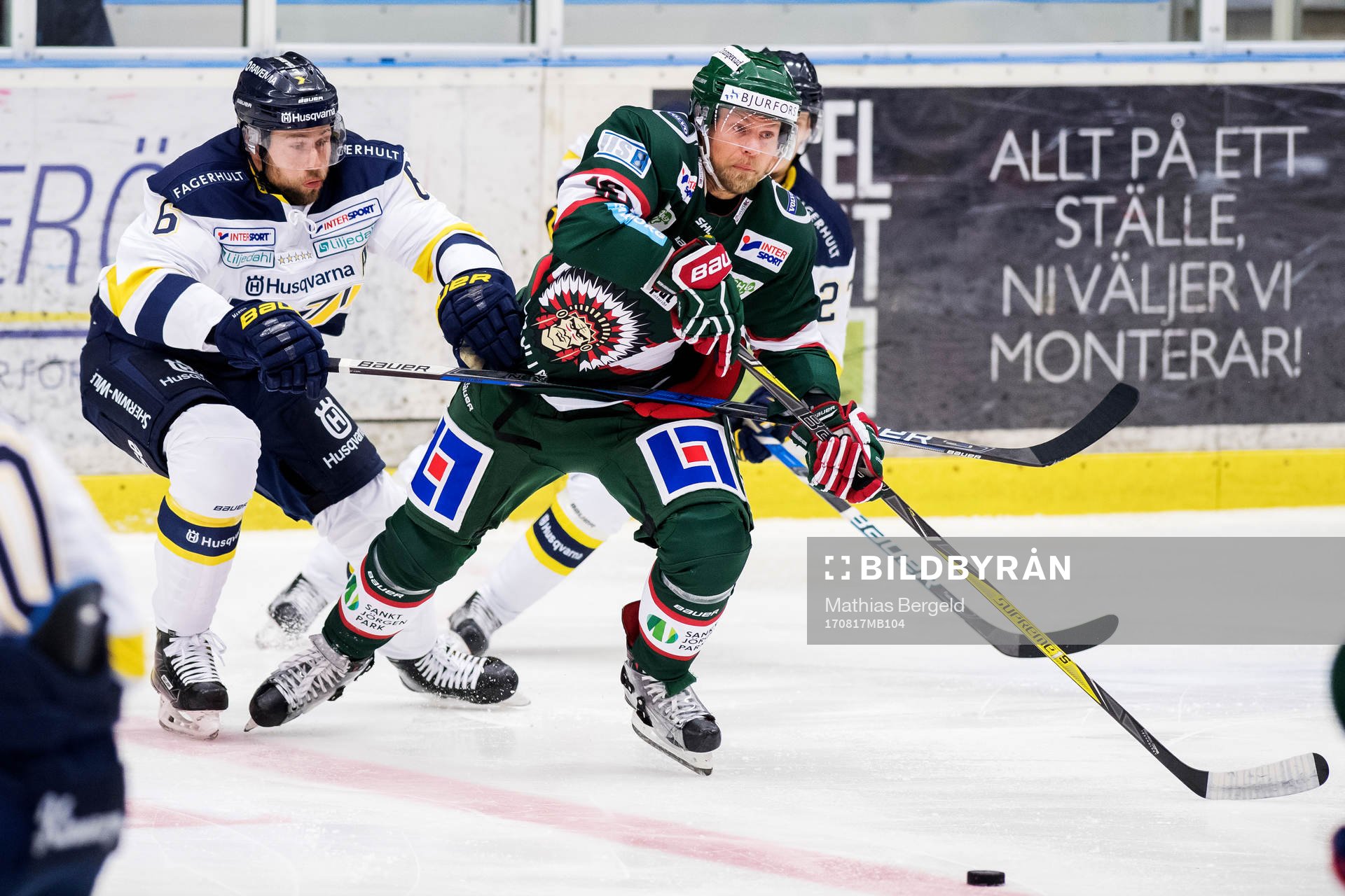 s Christoffer Persson jagar Frölundas Sean Bergenheim