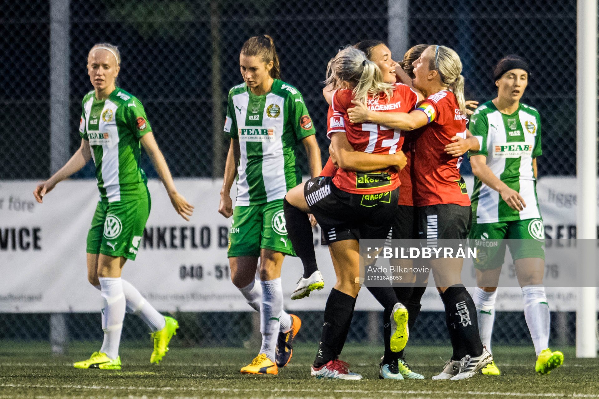 LB07s Anna Welin jublar och Hammarbys spelare deppar i
