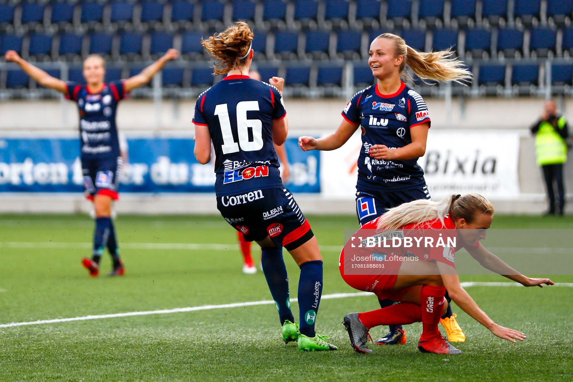 Linköpings Nicoline Sörensen och Tove Almqvist jublar