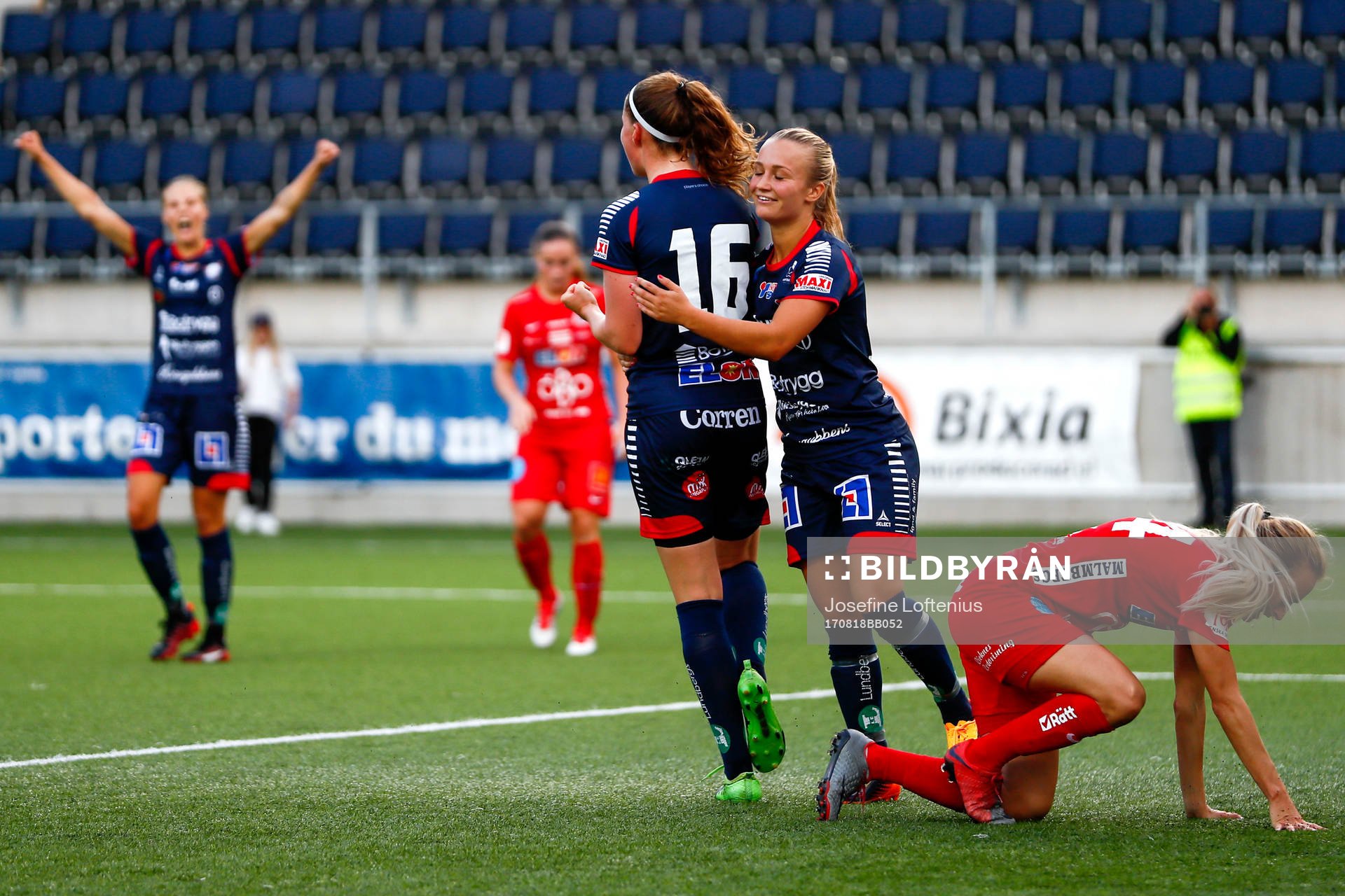 Linköpings Nicoline Sörensen och Tove Almqvist jublar