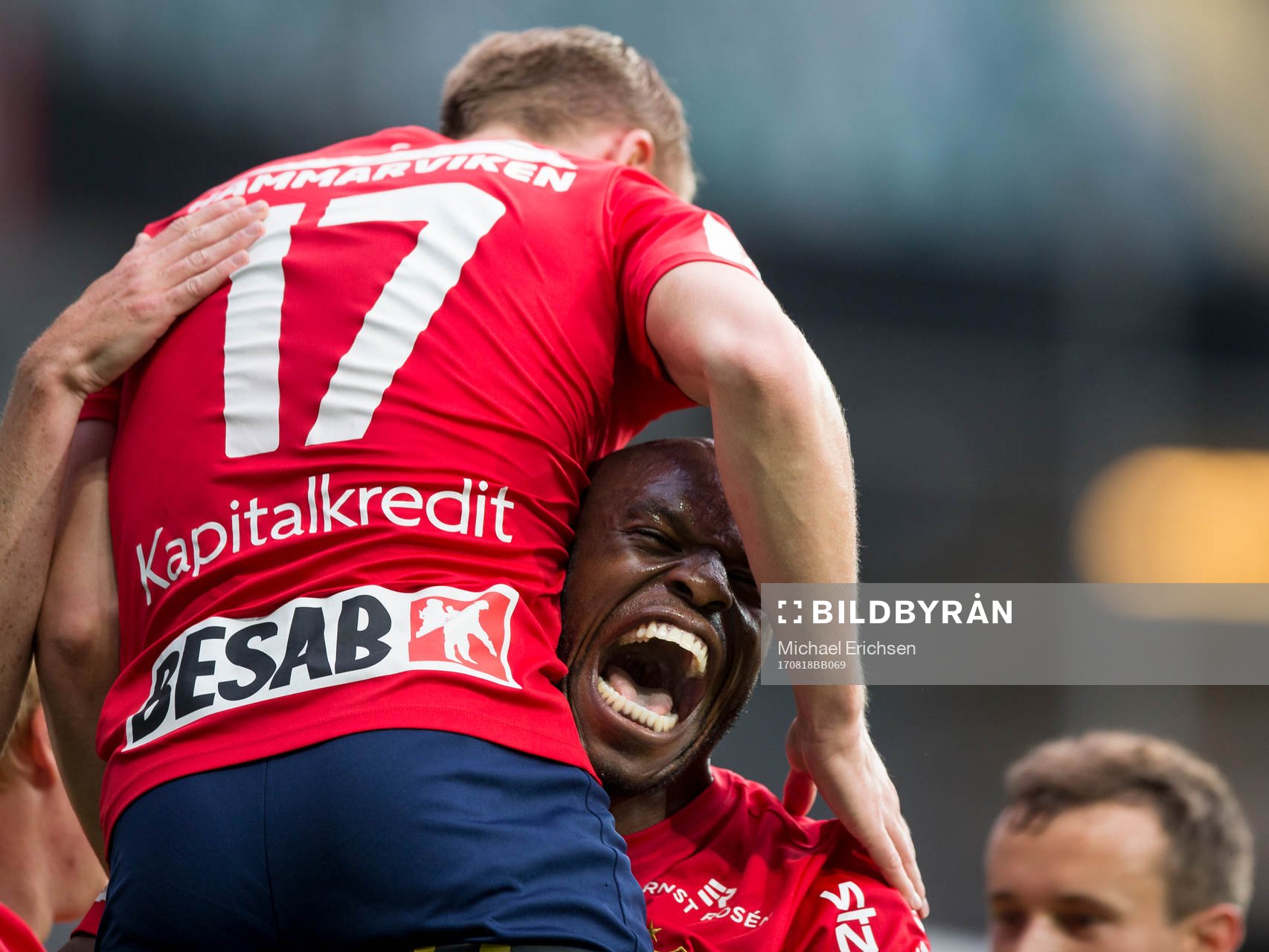 Örgrytes Emil Skogh jublar ihop med Hakeem Araba