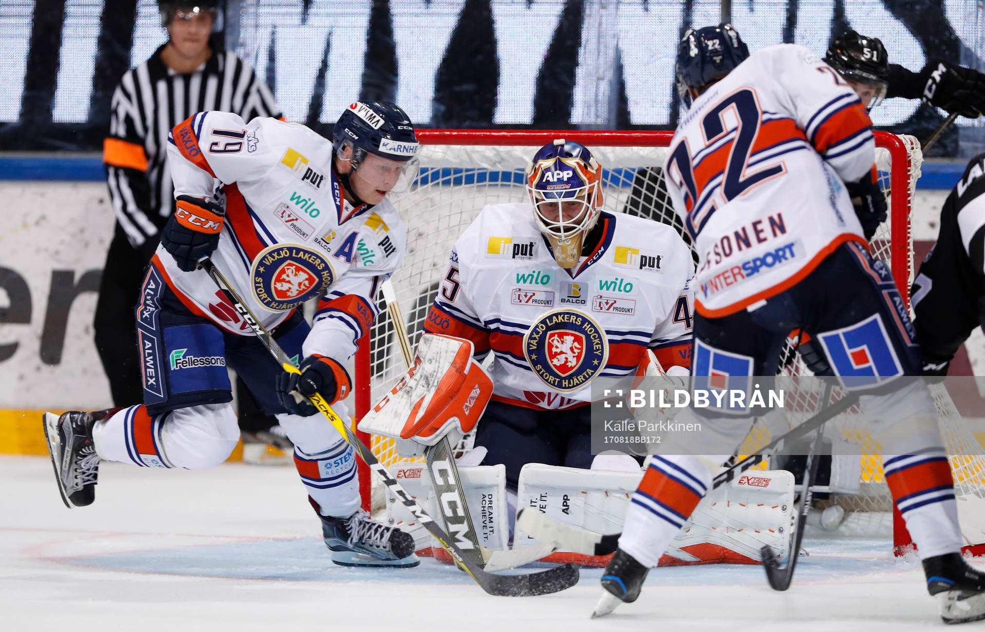 Tuomas Kiiskinen #19, Växjö Lakers, Viktor Andrén #45,