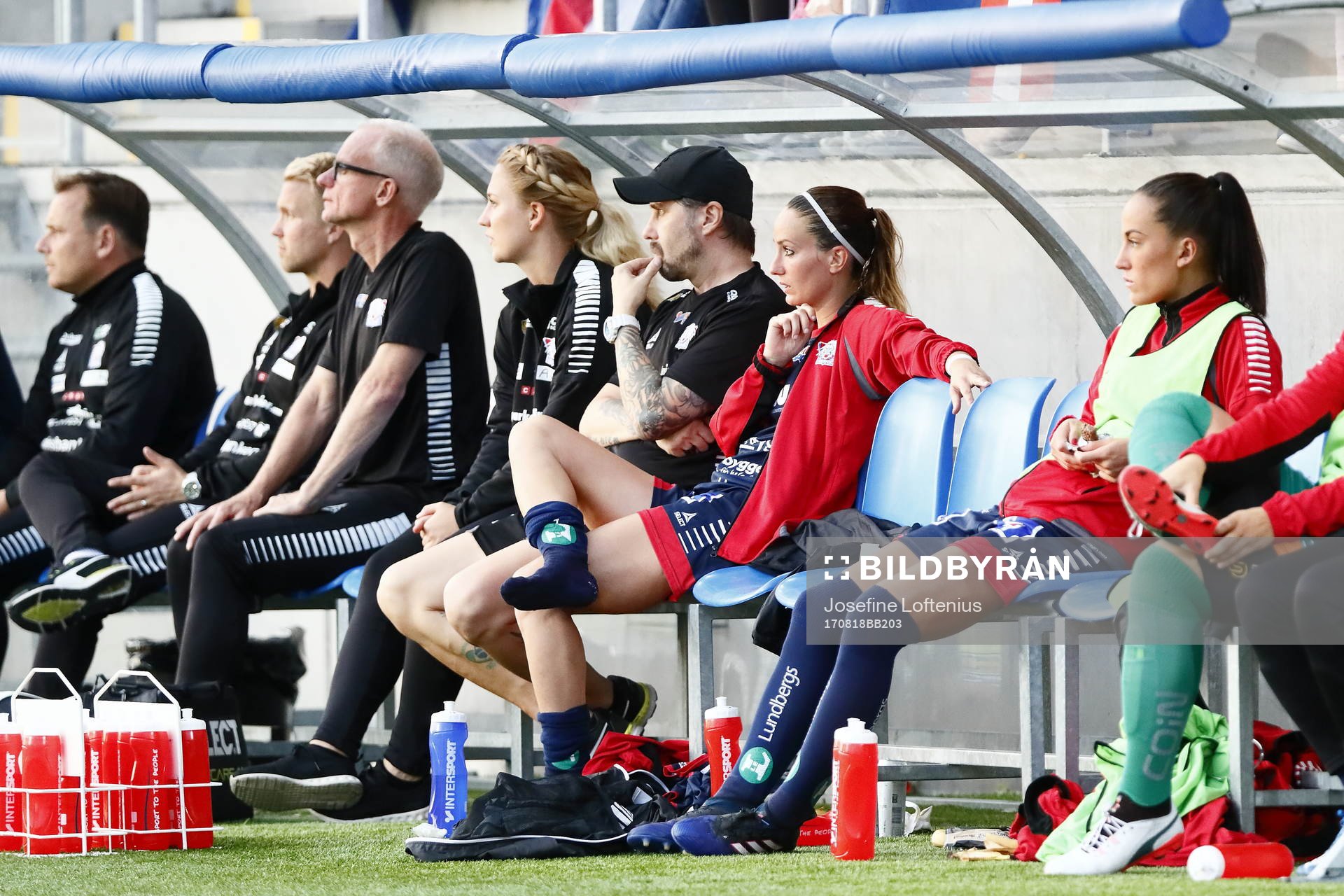 Linköpings Kosovare Asllani på spelarbänken